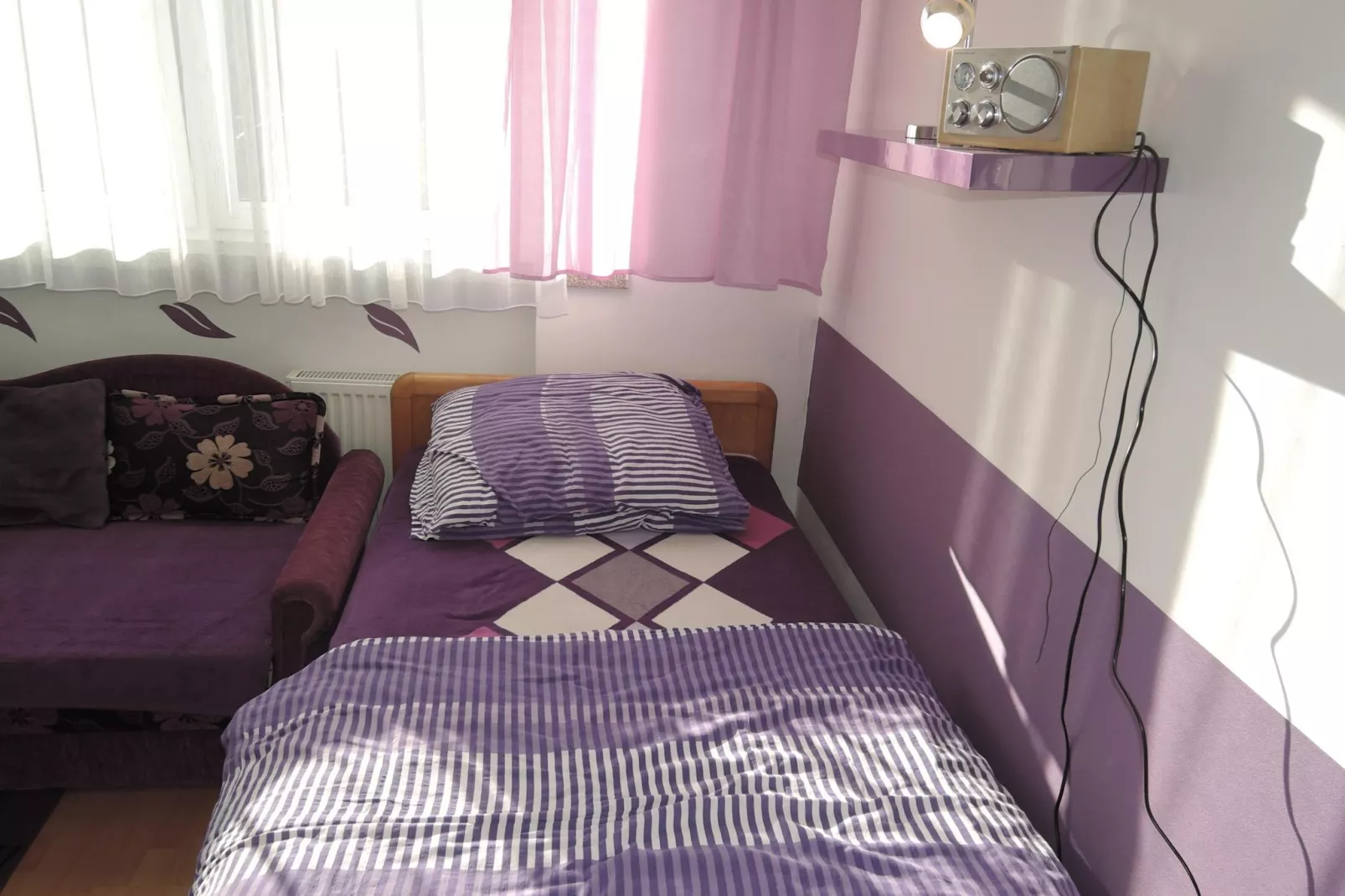Dwójka fioletowa I piętro-Bedroom