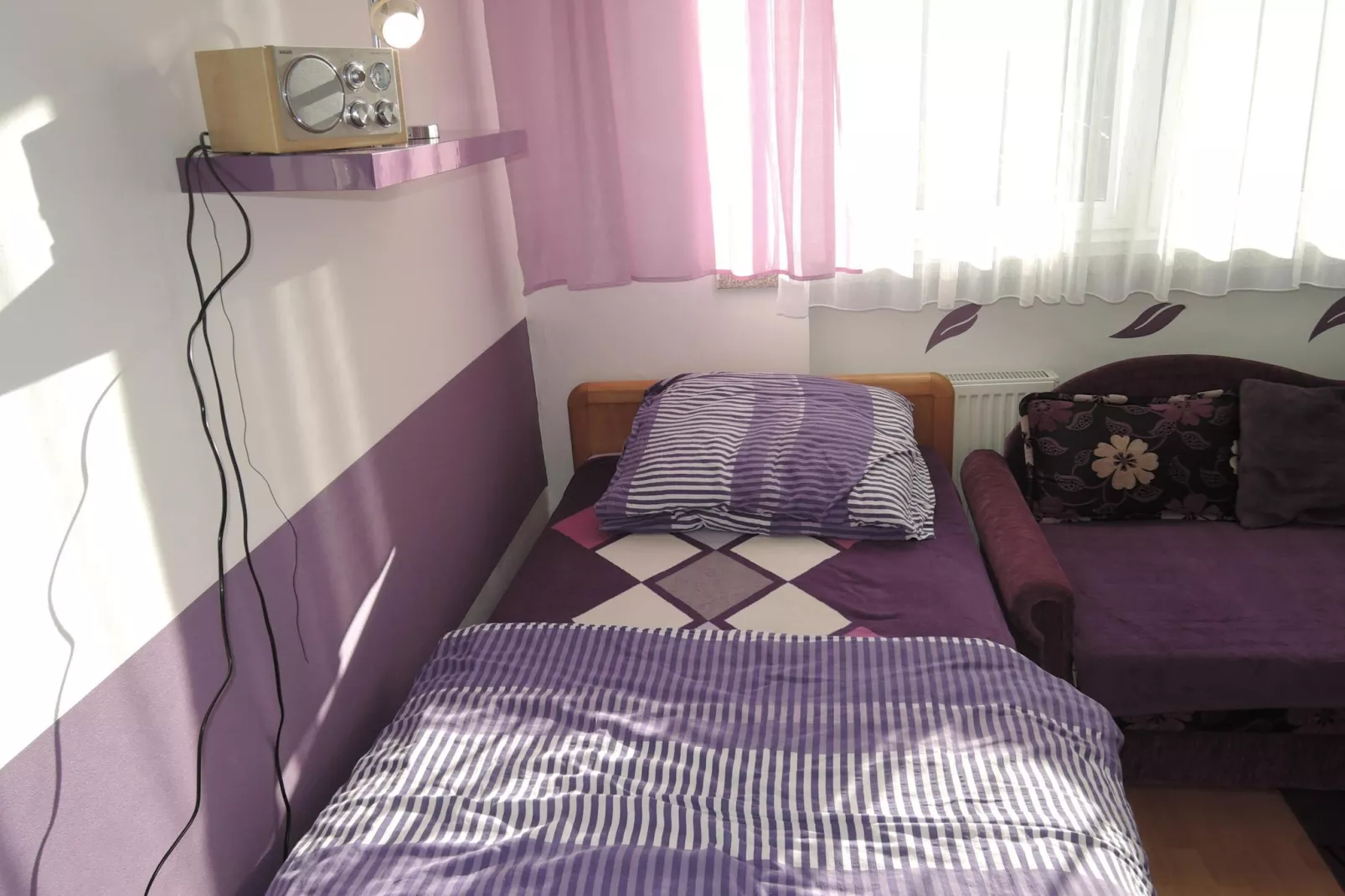 Dwójka fioletowa I piętro-Bedroom