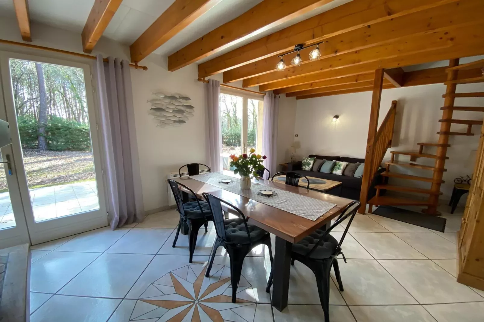 Holiday home Grayan-et-l'Hôpital-Salle à manger