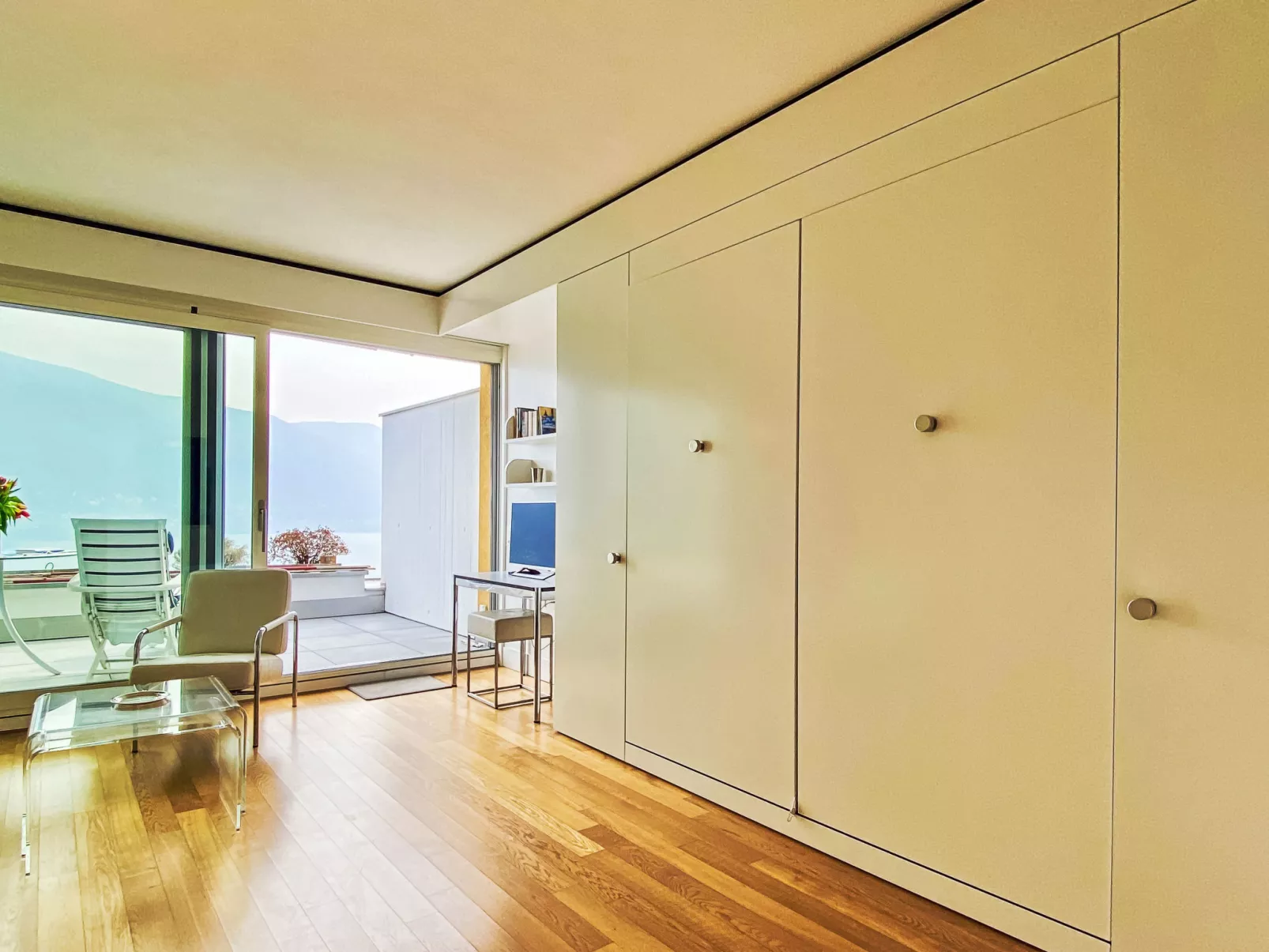 Lakeview App. 603-Inside