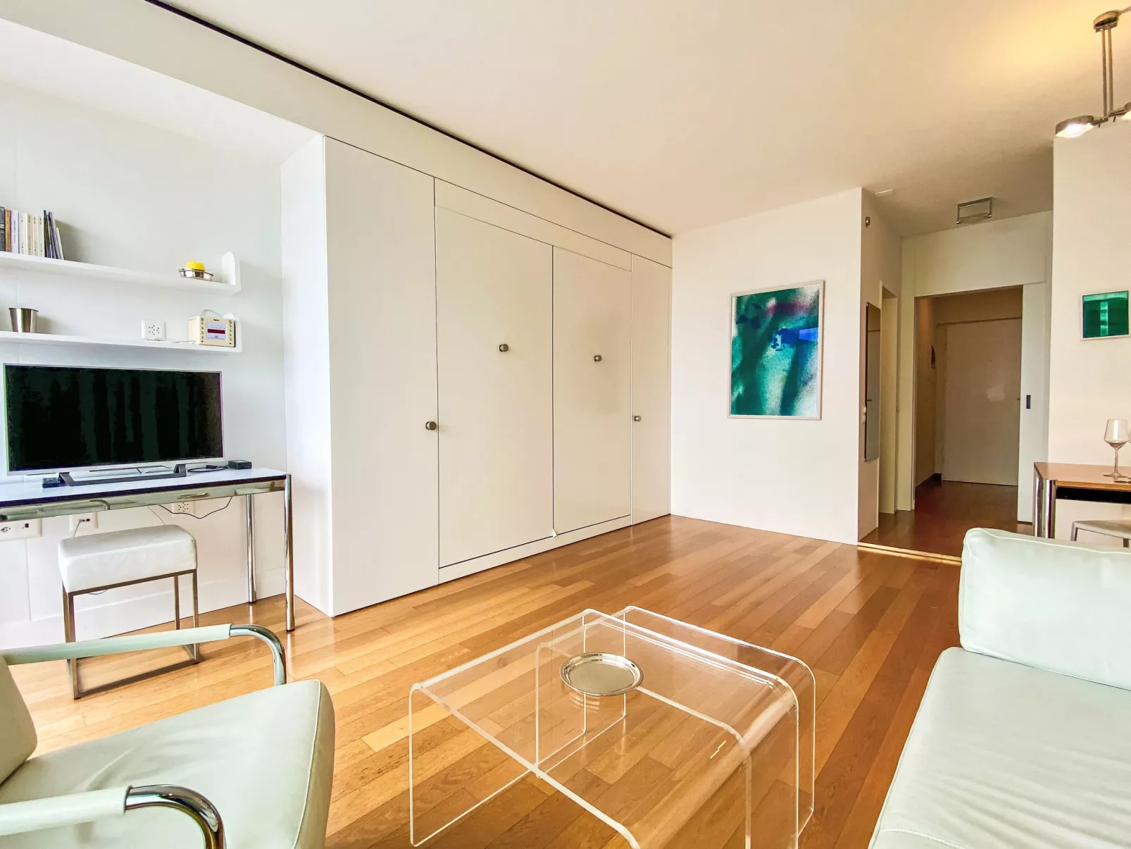 Lakeview App. 603-Inside