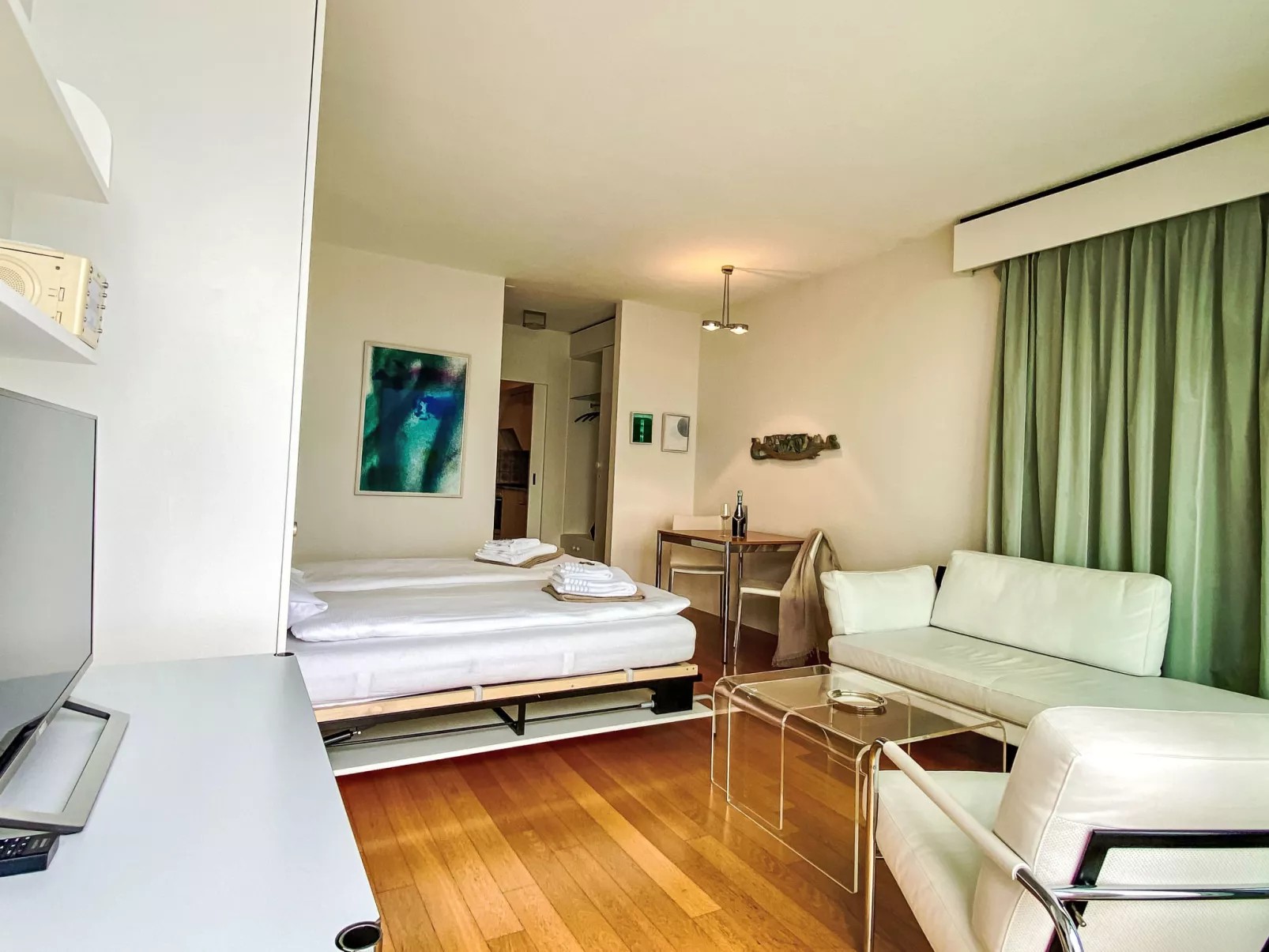 Lakeview App. 603-Inside