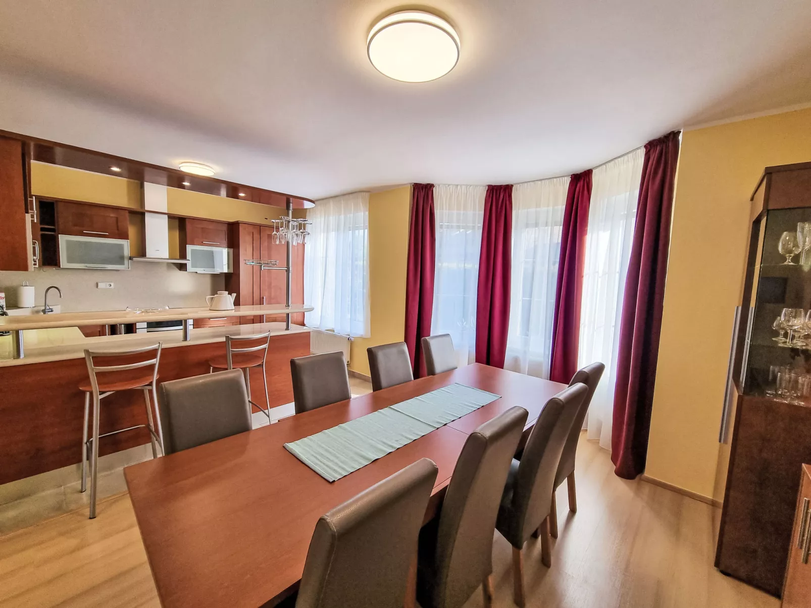 Garden & Terrace Villa-Inside