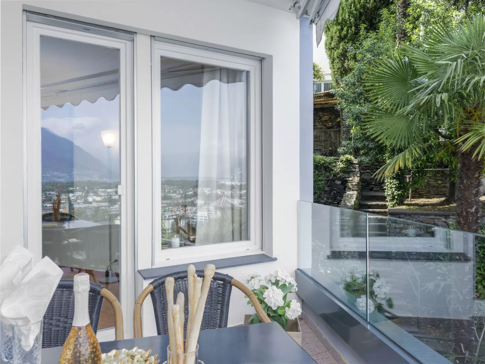 Suite Modern-Outside