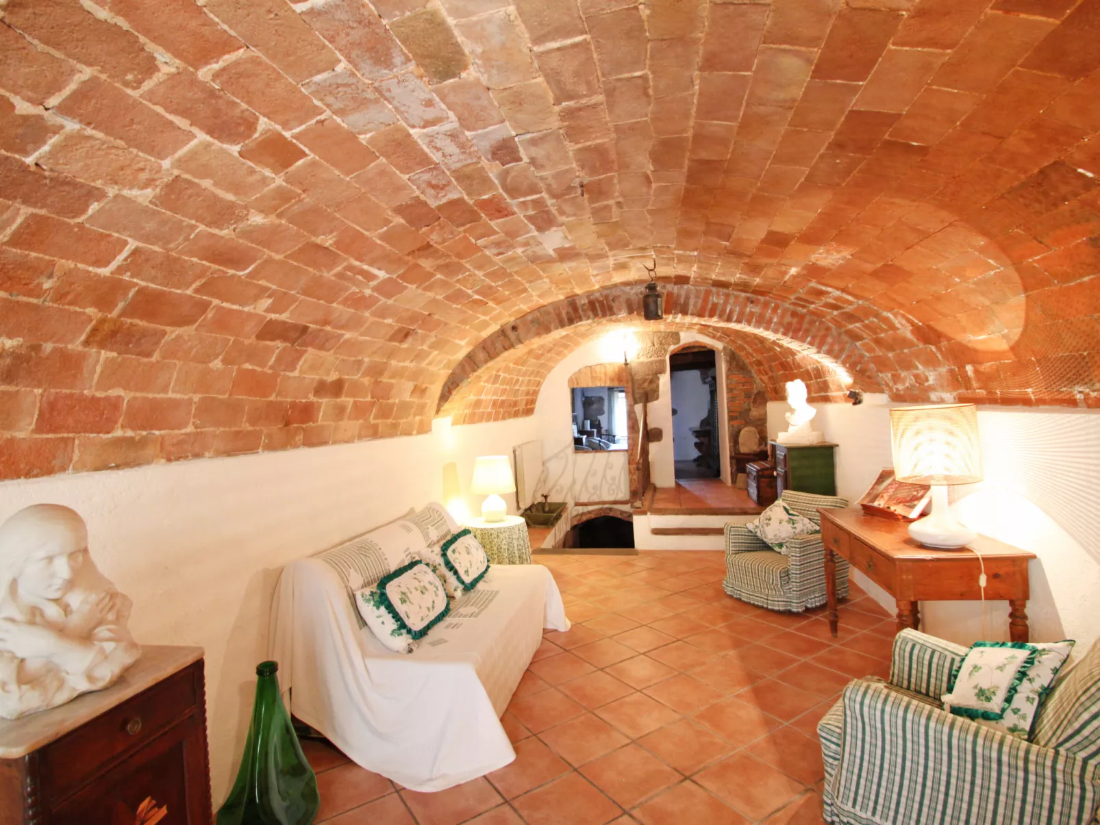 Taverna-Inside