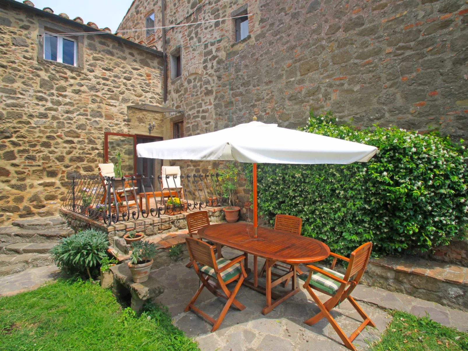 Taverna-Outside