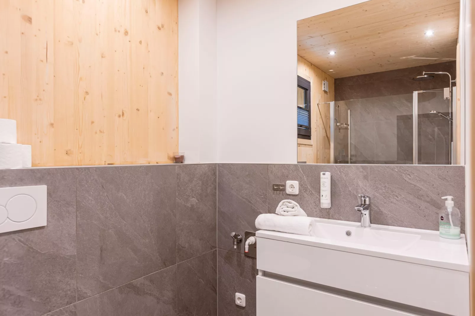 Kreischberg Pool Villen 4a-Bathroom