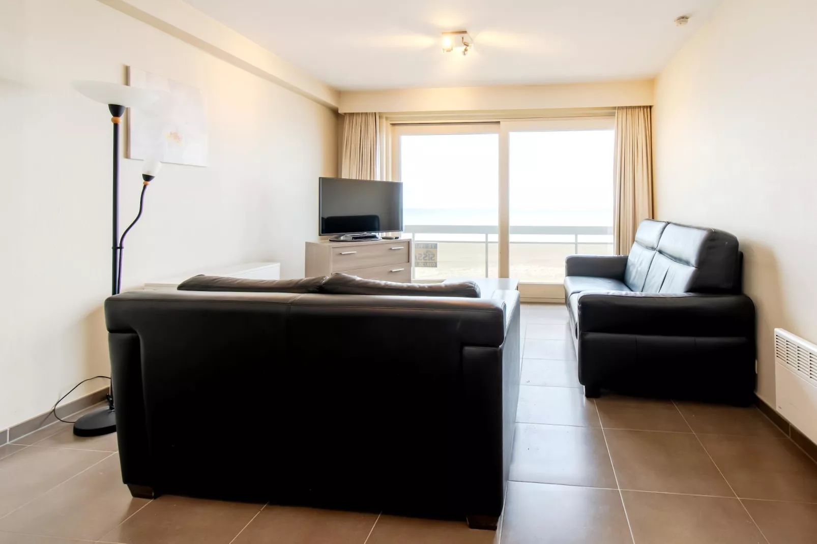 ZANDBK1 0501/ 5B-Living room