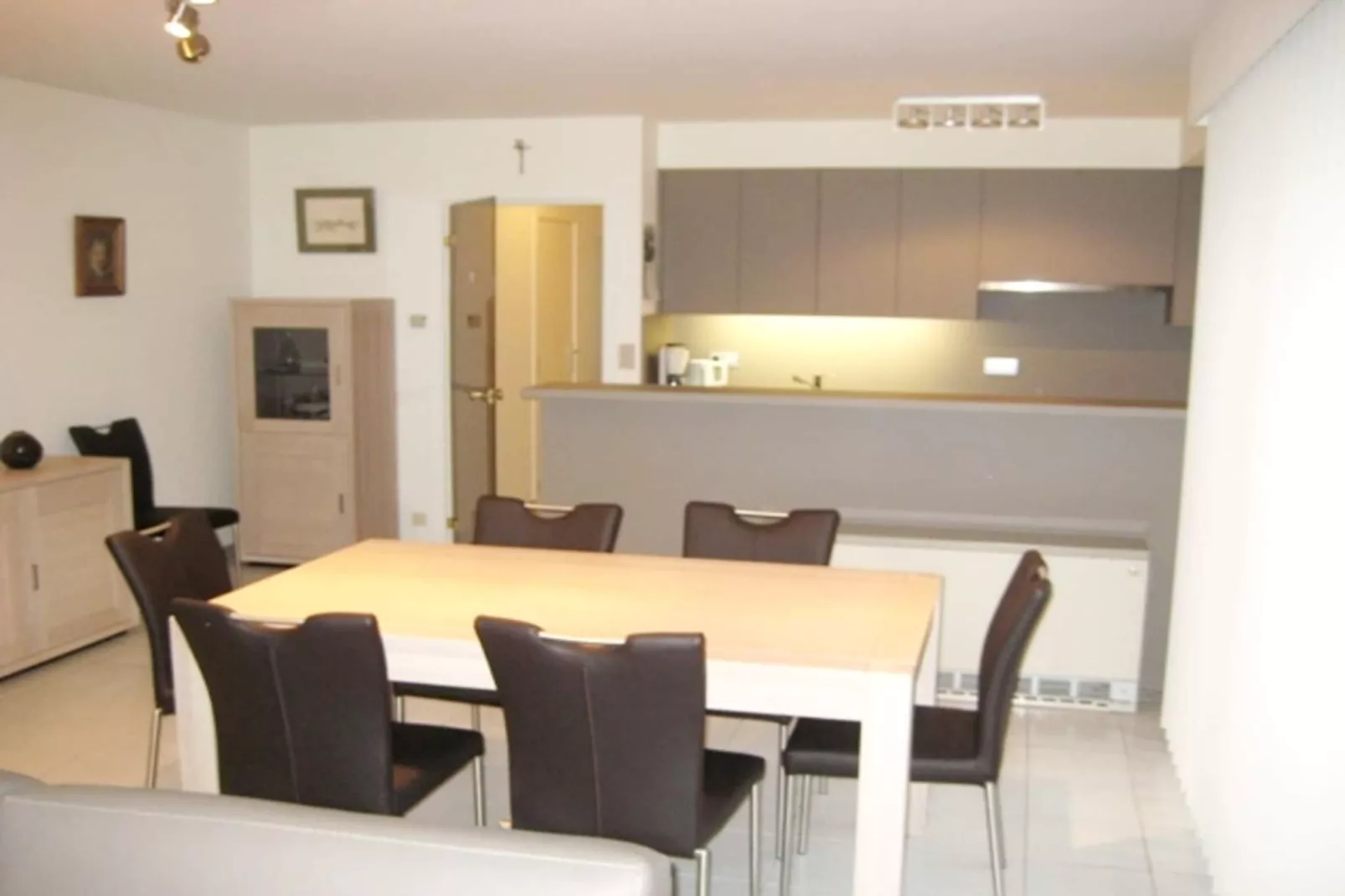 ZANDBK3 0502/ 5C-Dining room