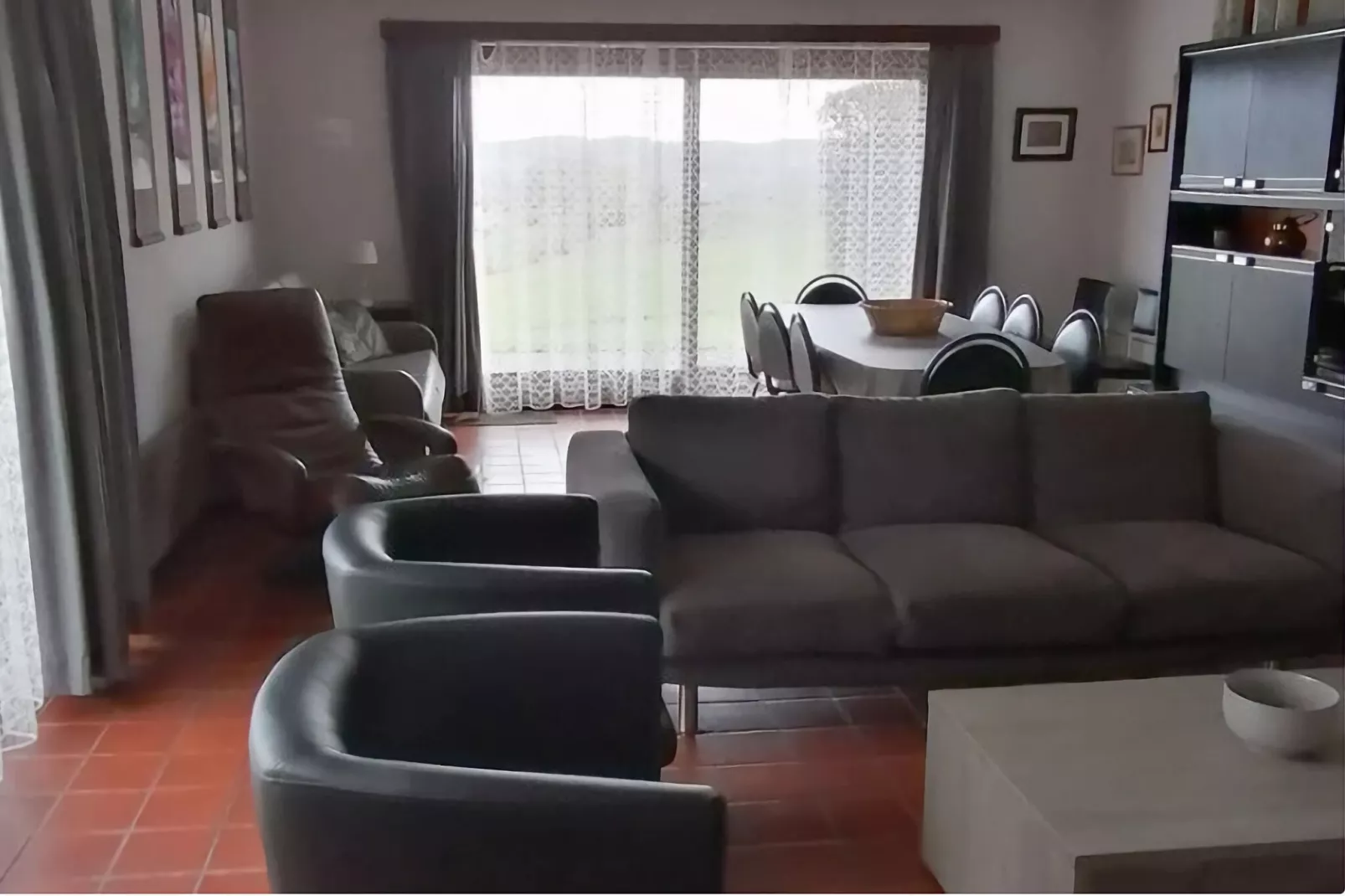 Les Hirondelle-Living room