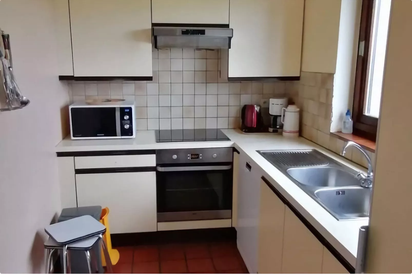 Les Hirondelle-Kitchen