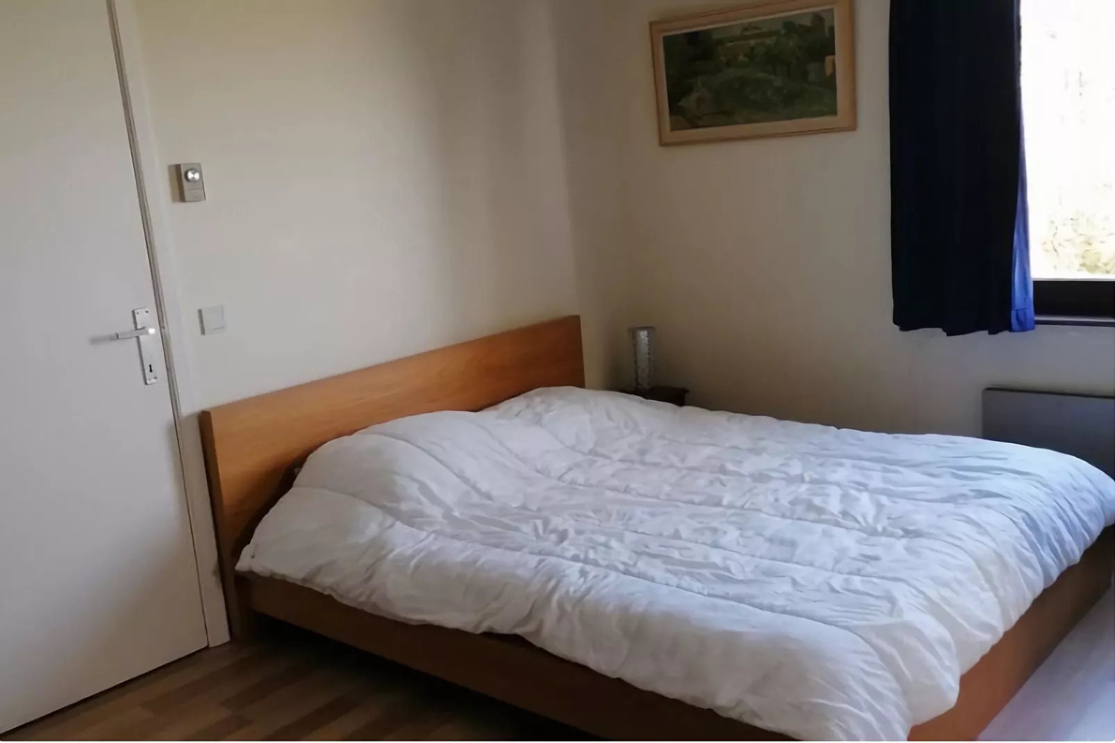 Les Hirondelle-Bedroom