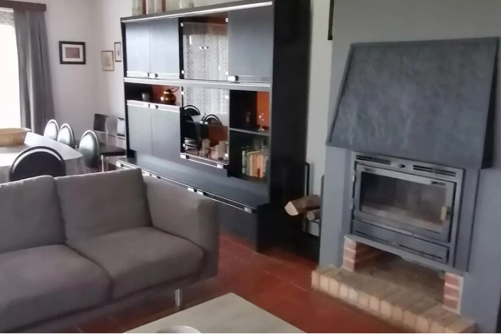 Les Hirondelle-Living room