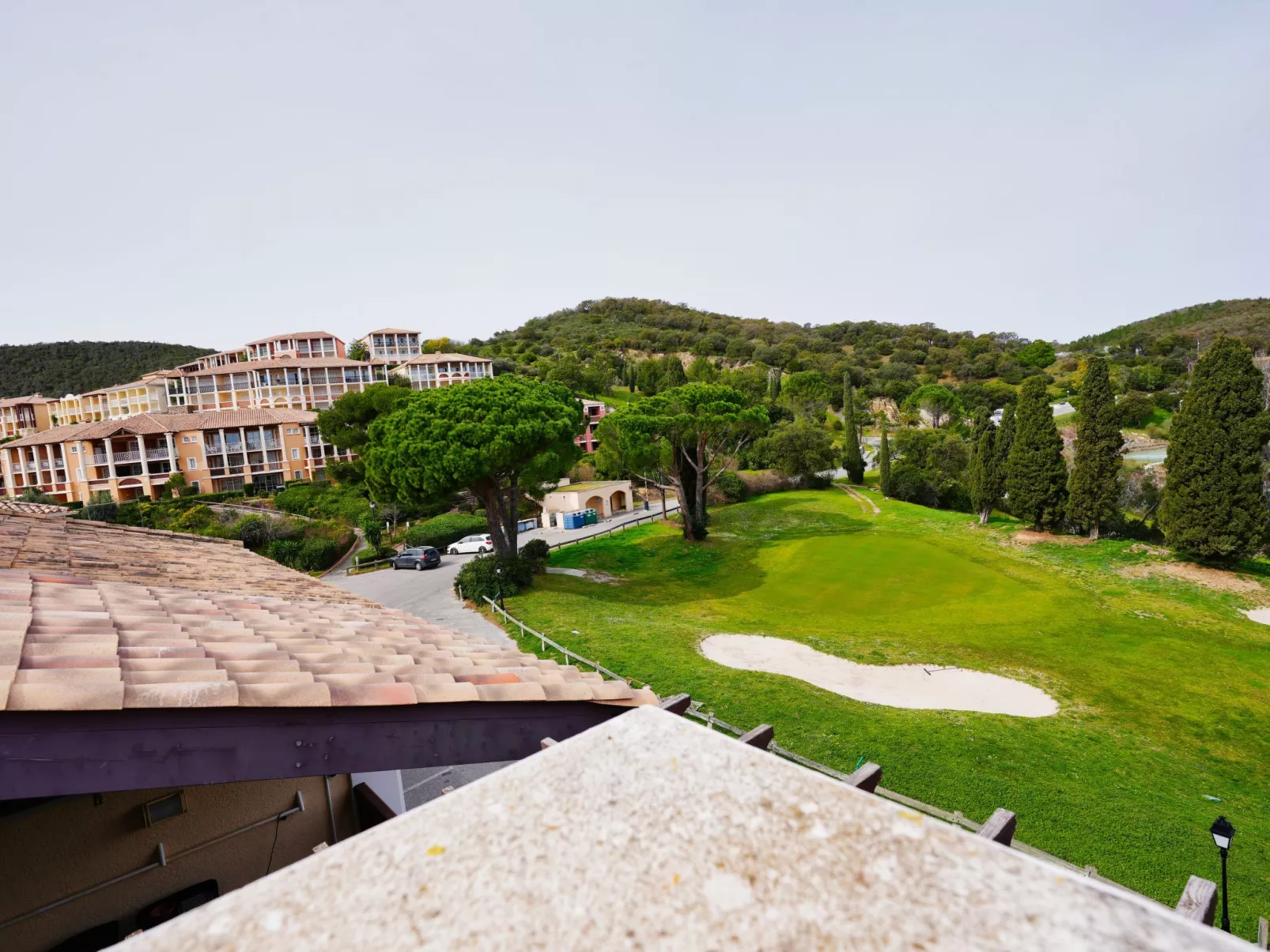 L'Esquinade (H2 317)-Outside
