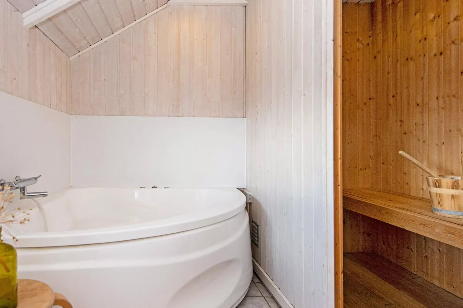 8 person holiday home in Harboøre-Spa
