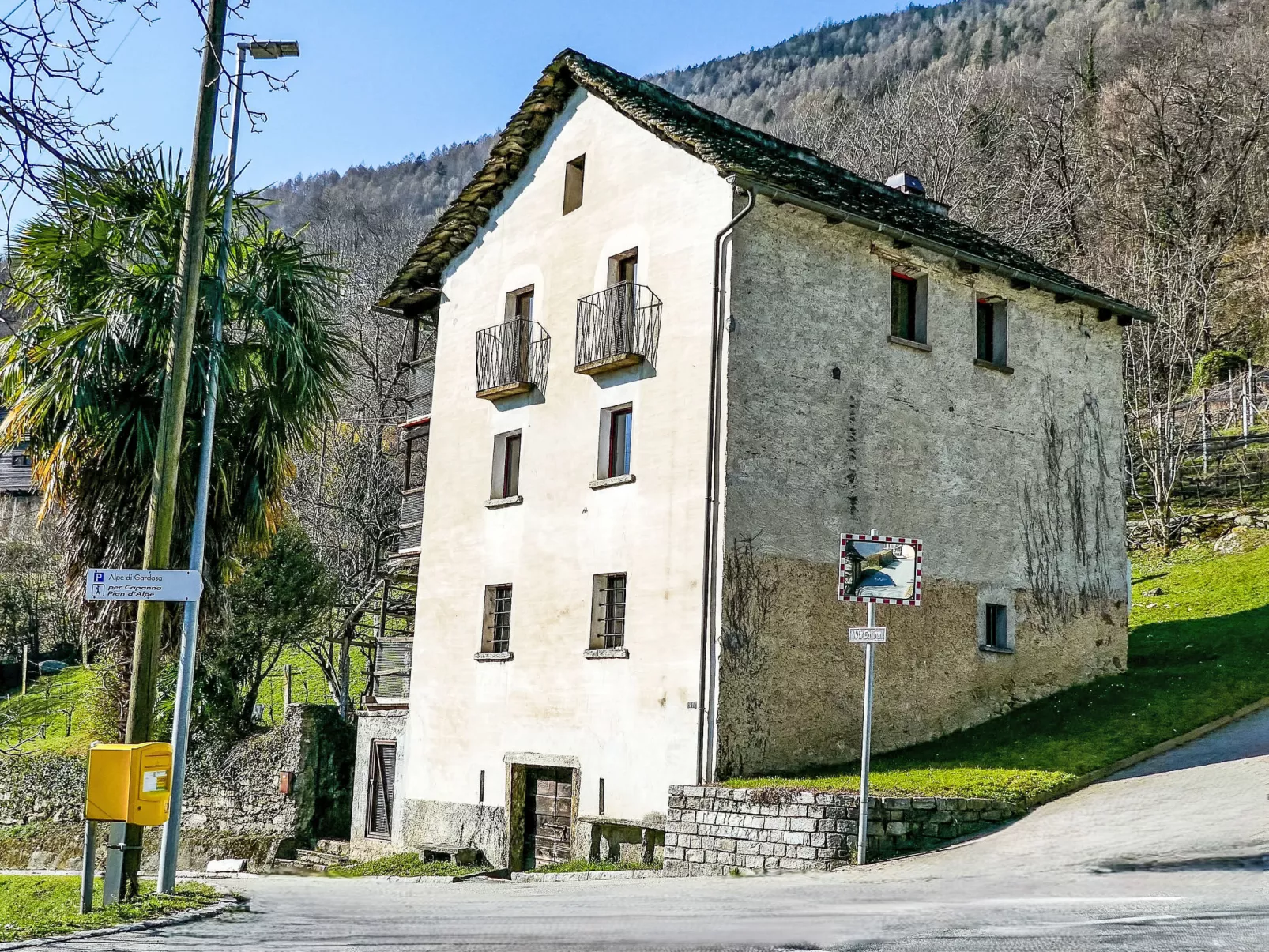 Casa Jolli-Outside