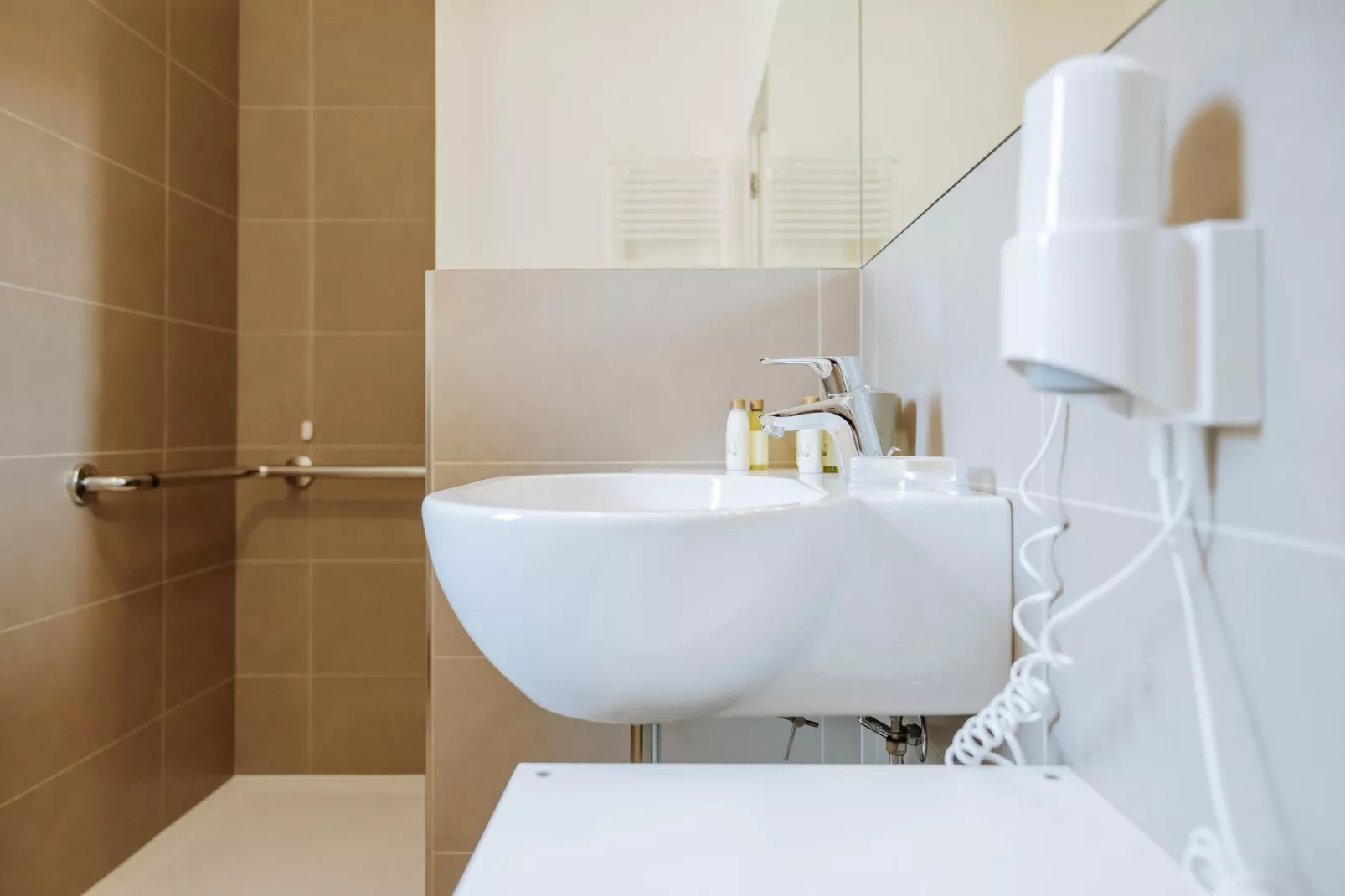 Apartment Limone Residence Nautic Resort San Carlo Gargnano-Quadrilo 110qm-Bathroom