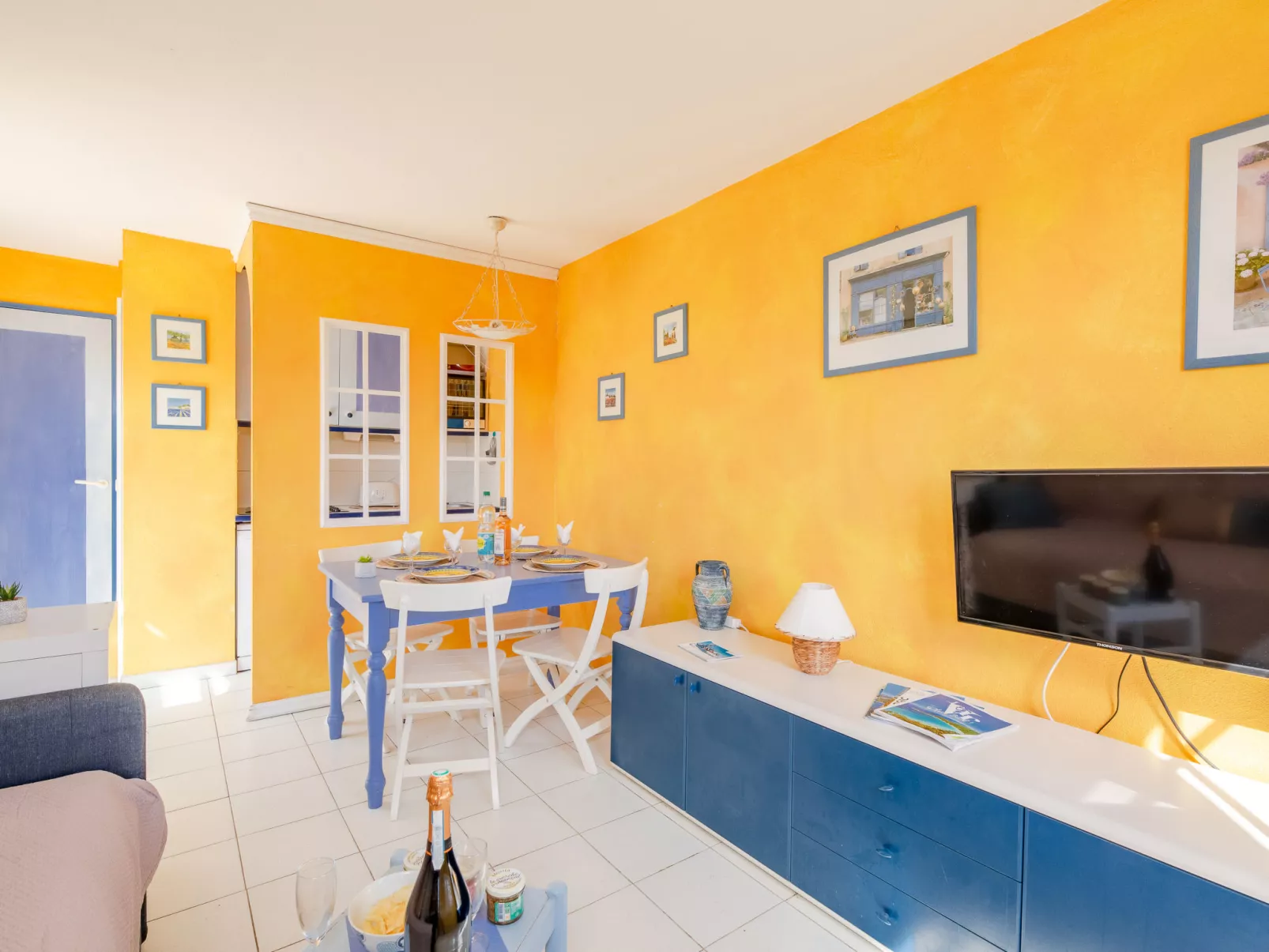 Le Village (VJ106)-Dedans