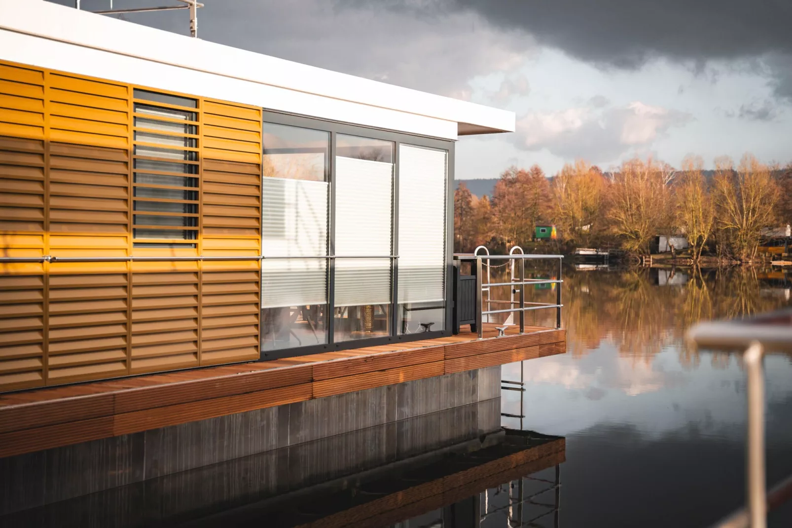Hausboot in Höxter-Exterior summer