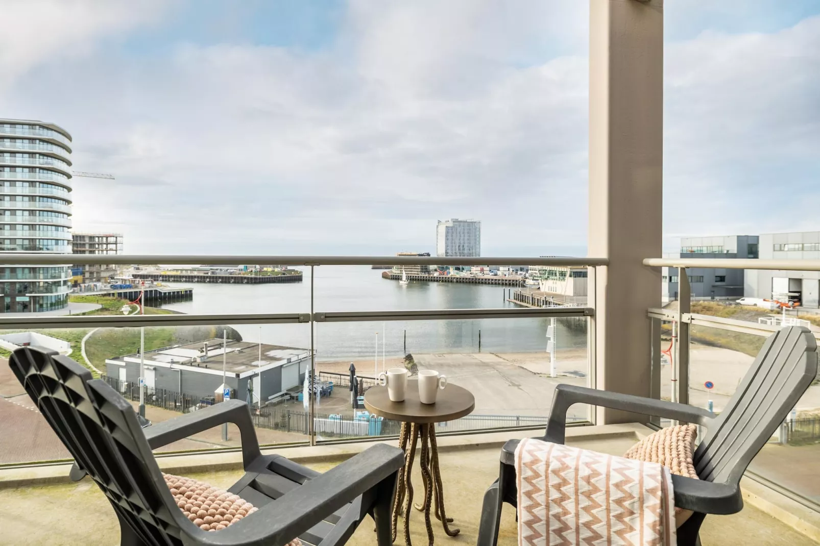 Scheveningen Harbour 50B-Terrace balcony