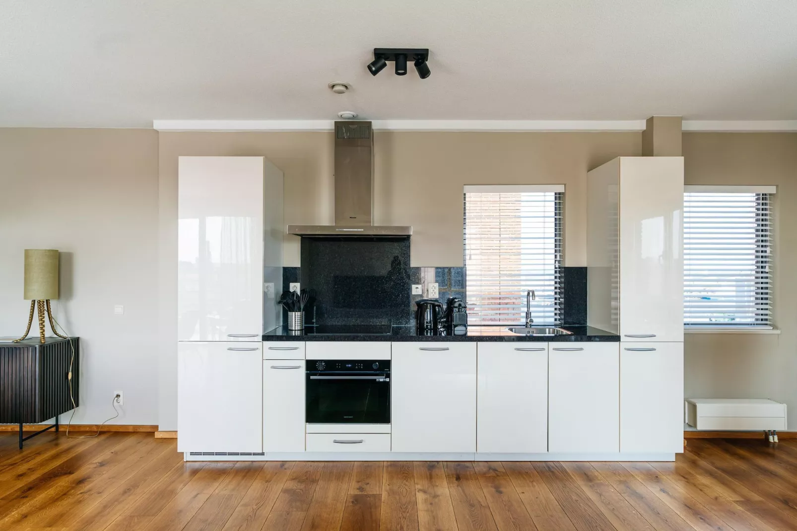 Scheveningen Harbour 12-Kitchen