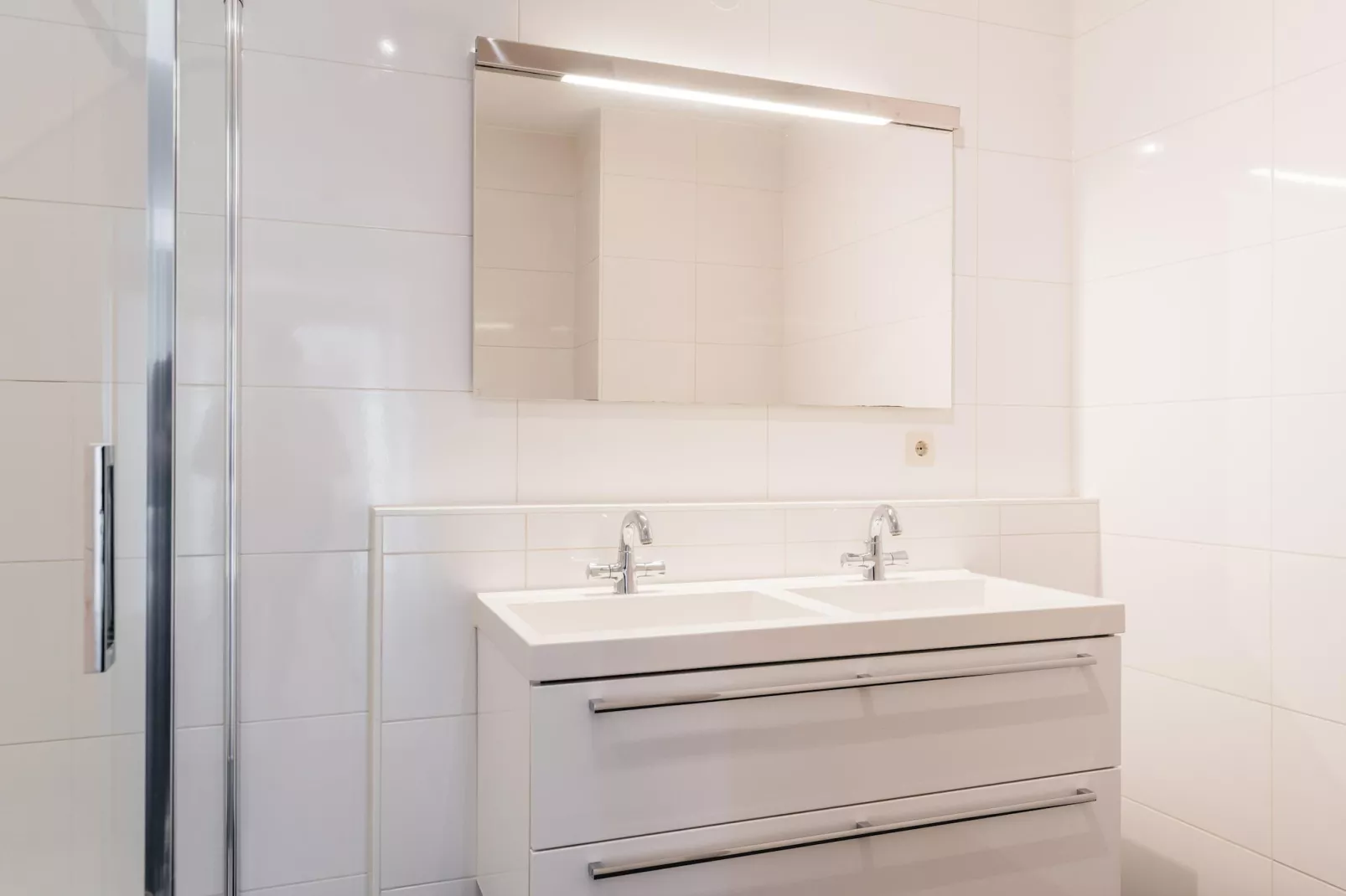 Scheveningen Harbour 12-Bathroom