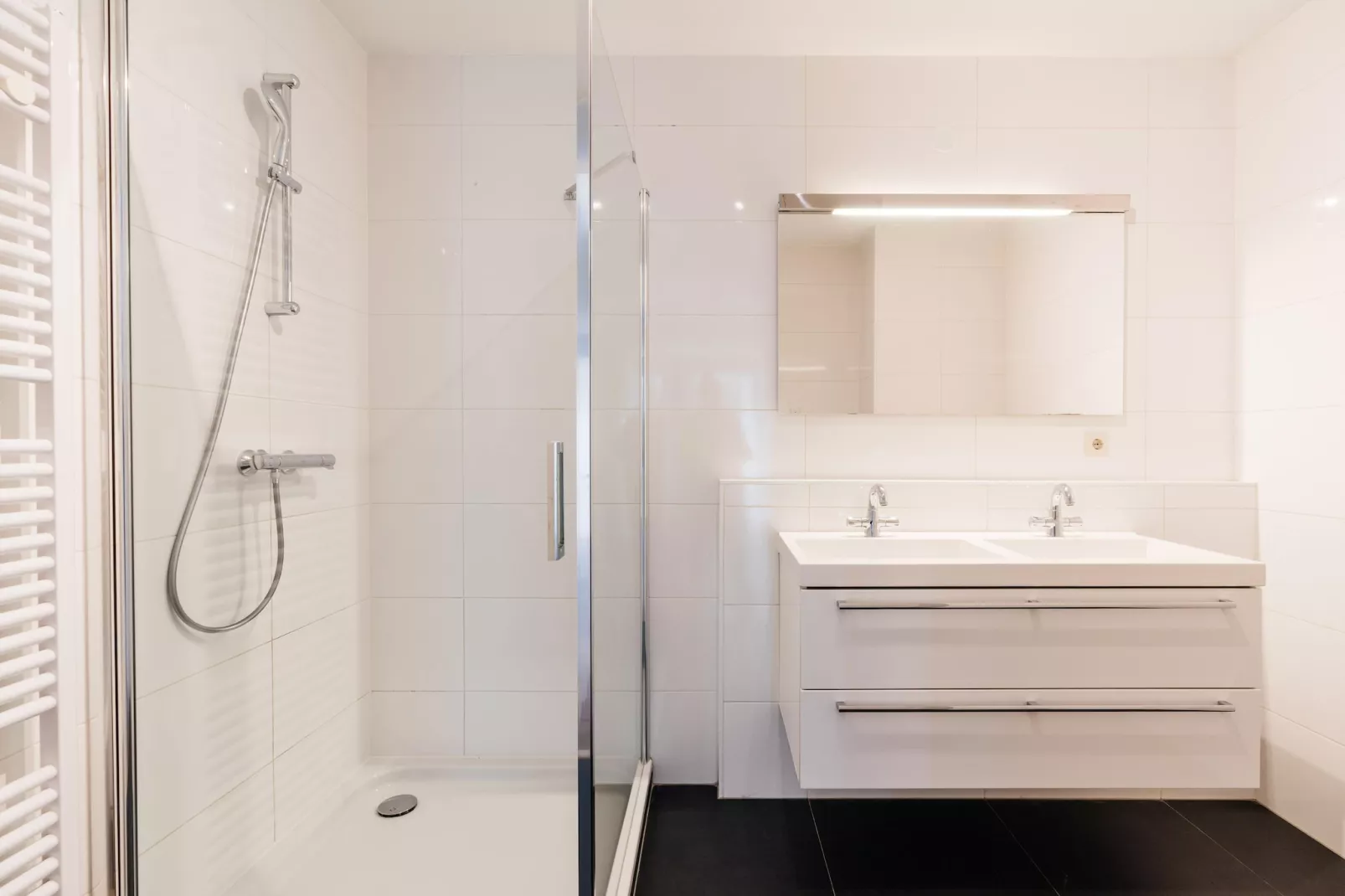 Scheveningen Harbour 12-Bathroom