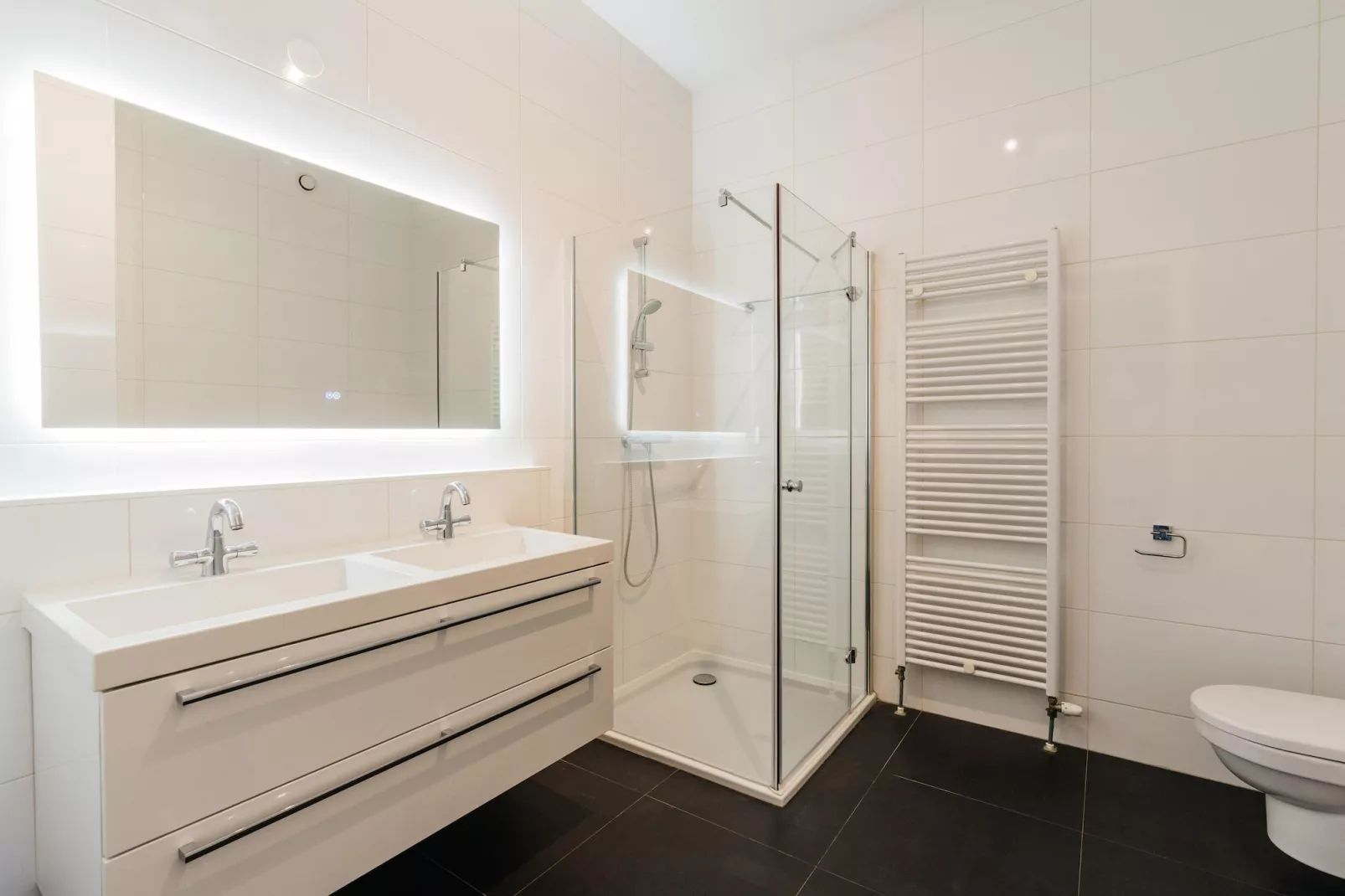 Scheveningen Harbour 18B-Bathroom