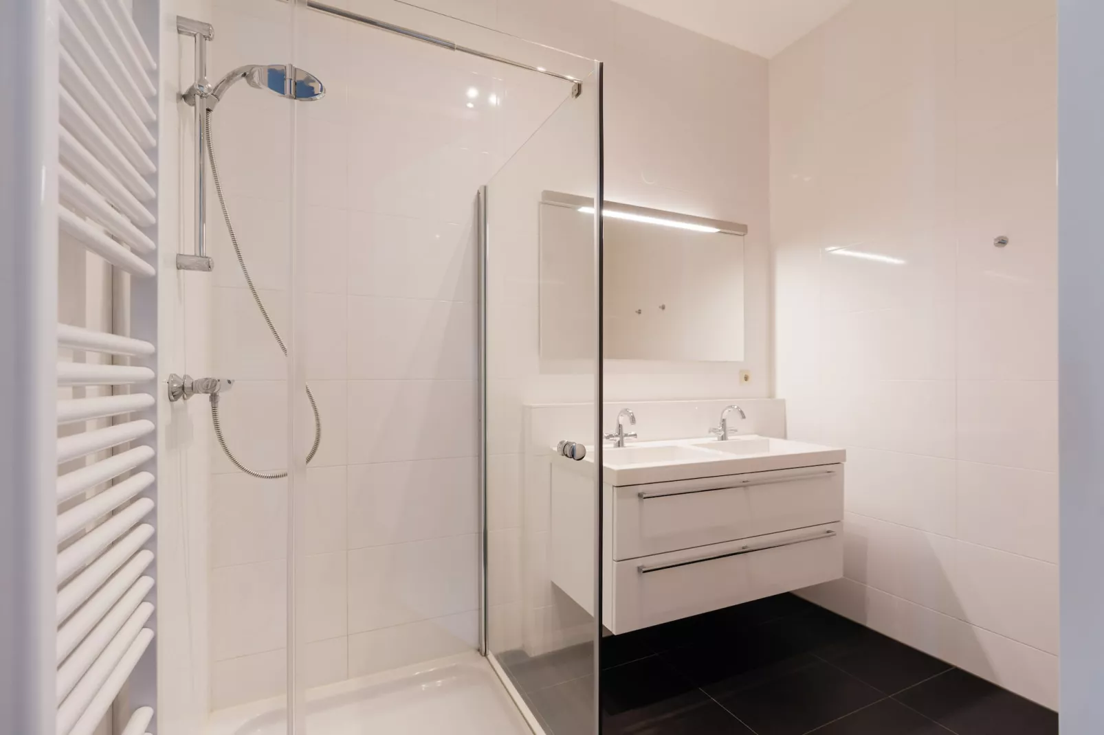 Scheveningen Harbour 6B-Bathroom