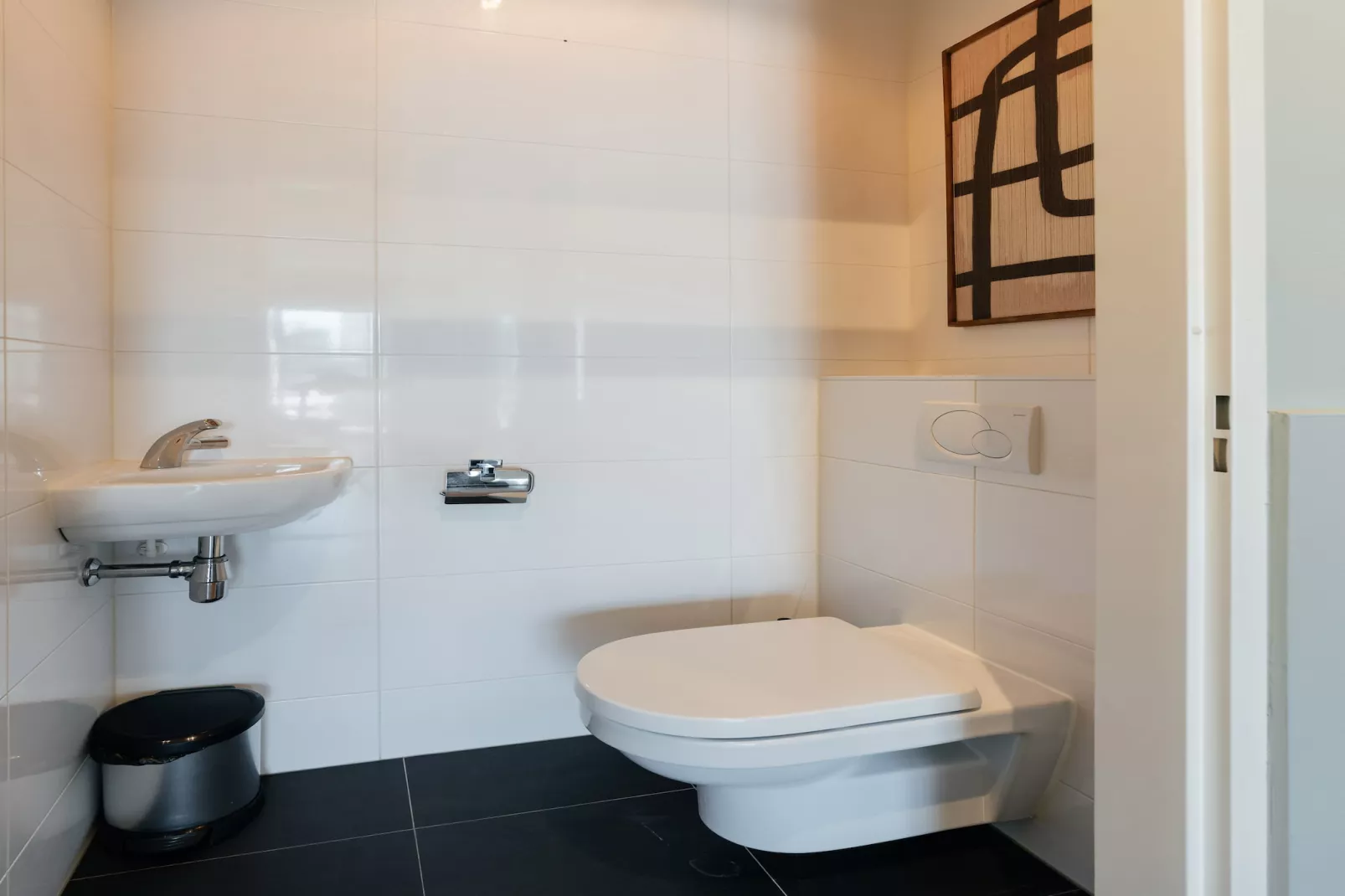 Scheveningen Harbour 6B-Bathroom