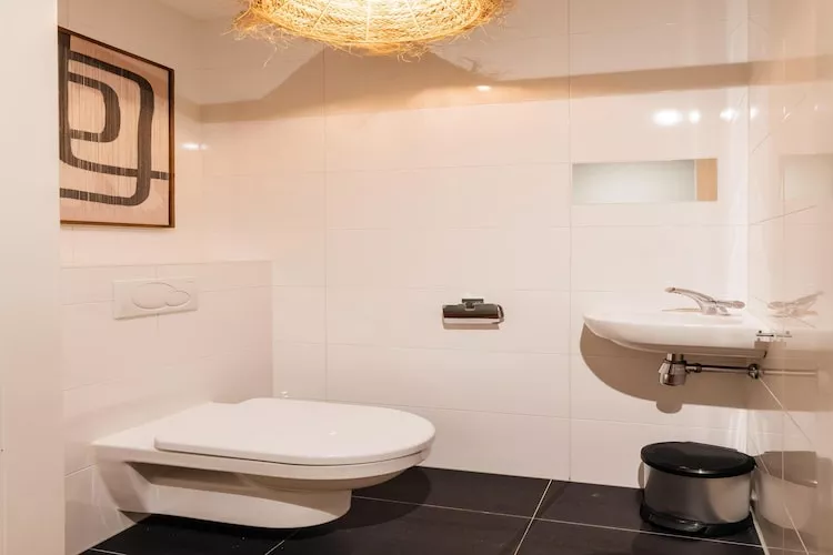 Scheveningen Harbour 30A-Bathroom