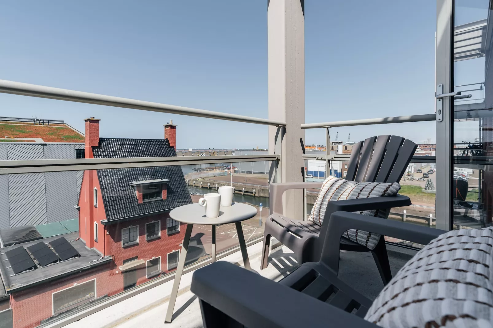 Scheveningen Harbour 40A-Terrace balcony