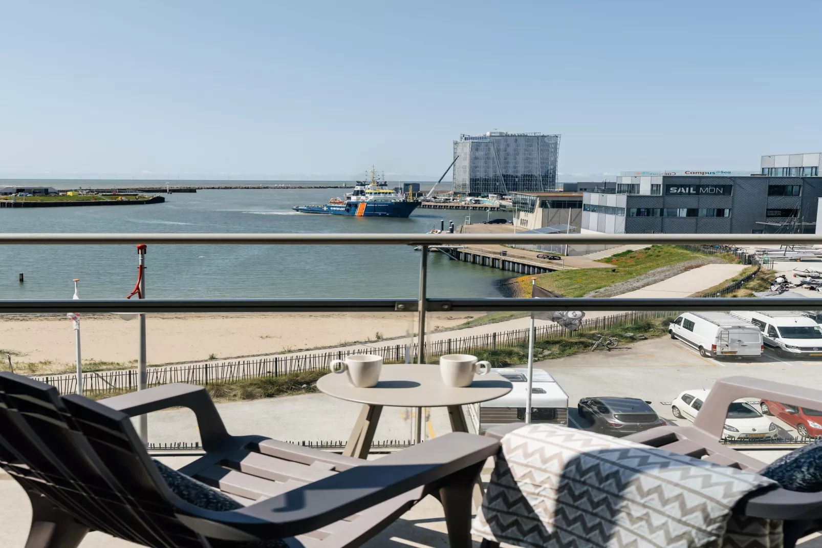 Scheveningen Harbour 40A-View summer