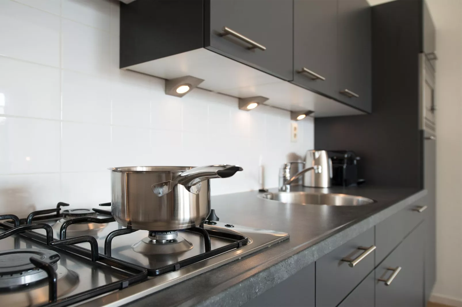 Scheveningen Harbour 56A-Kitchen