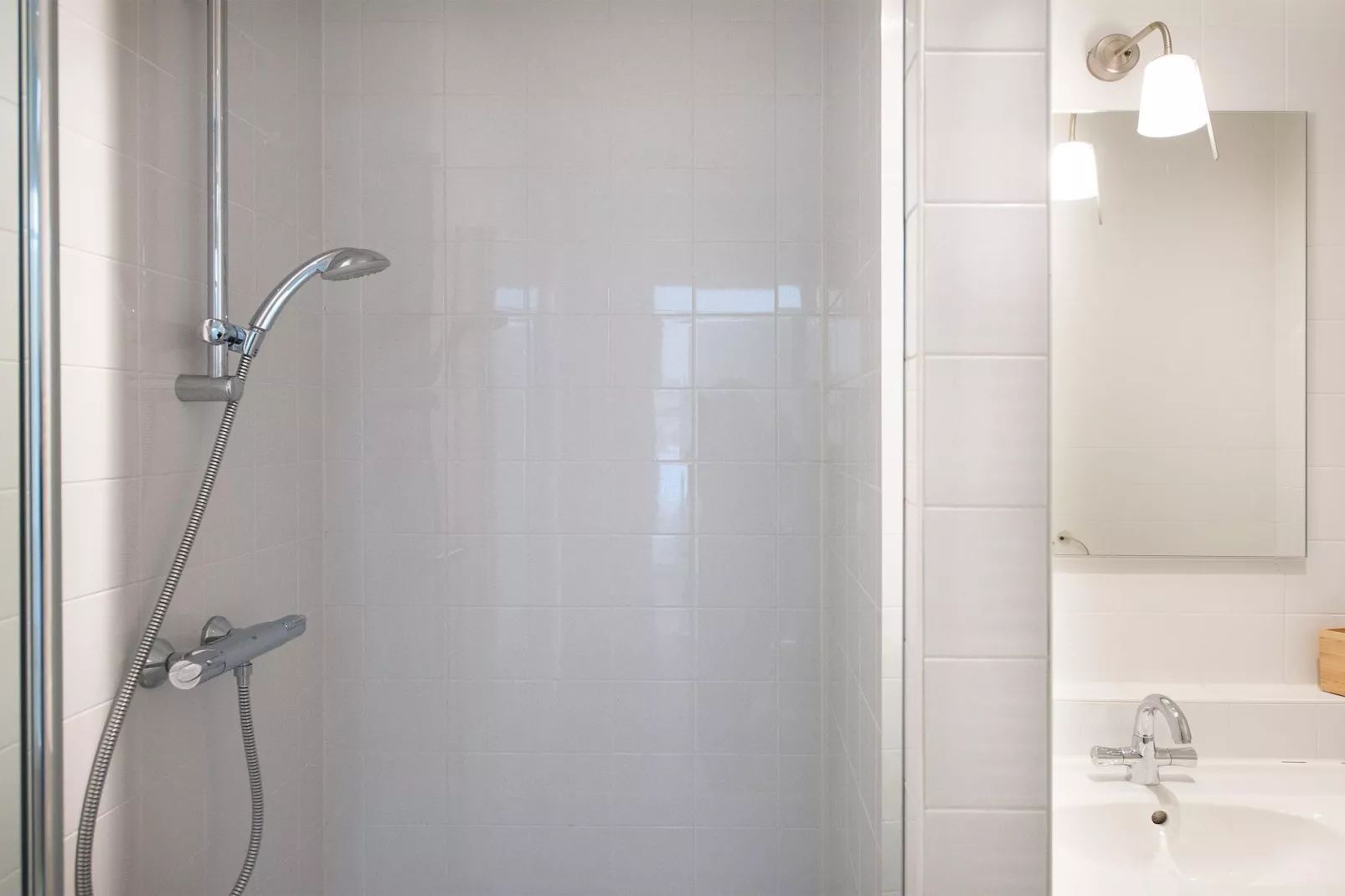 Scheveningen Harbour 56A-Bathroom