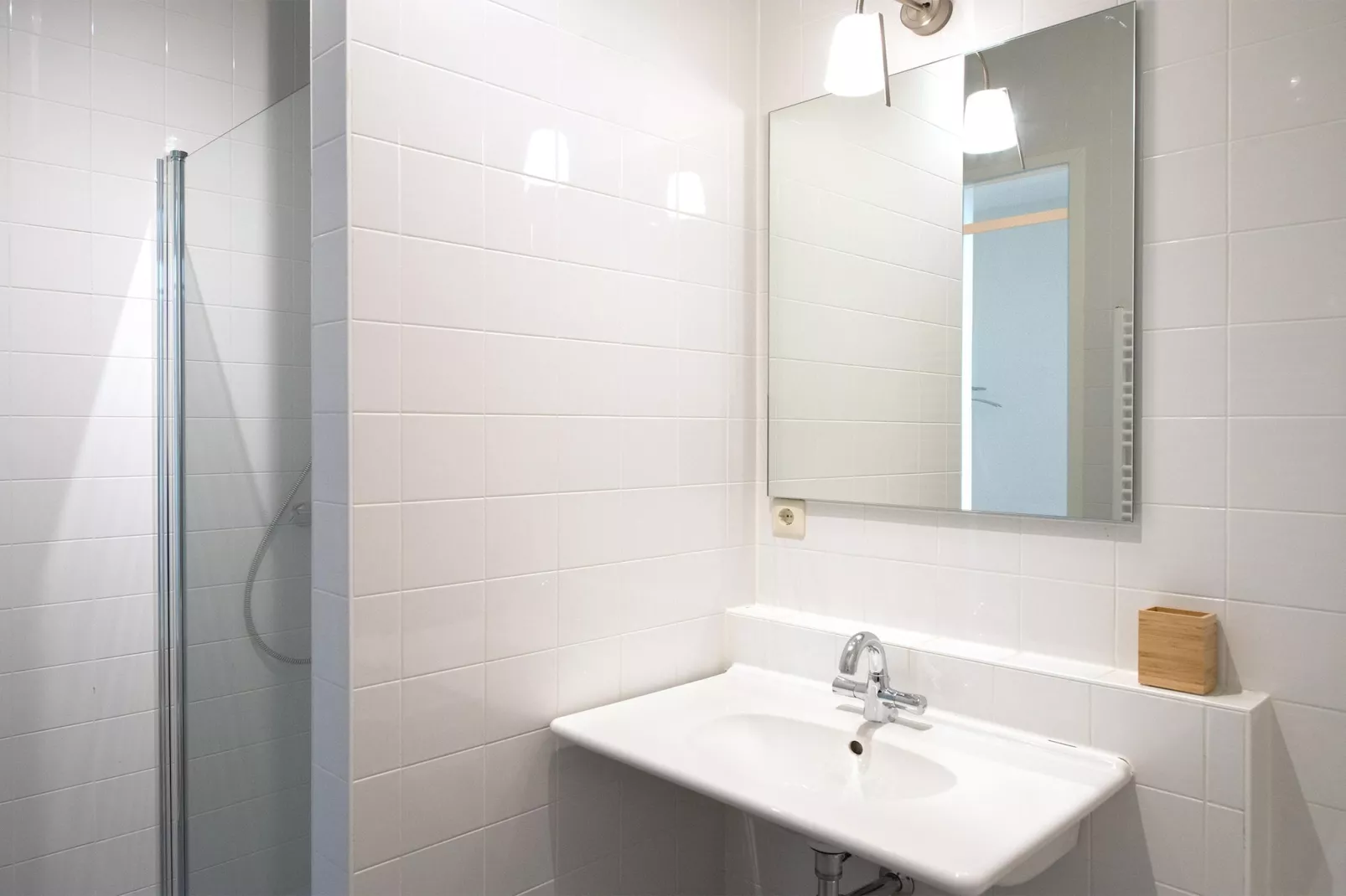 Scheveningen Harbour 56A-Bathroom