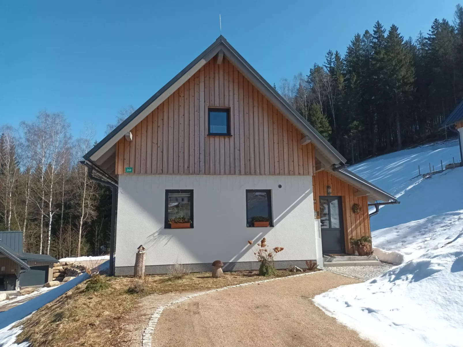 Adélka 268-Outside