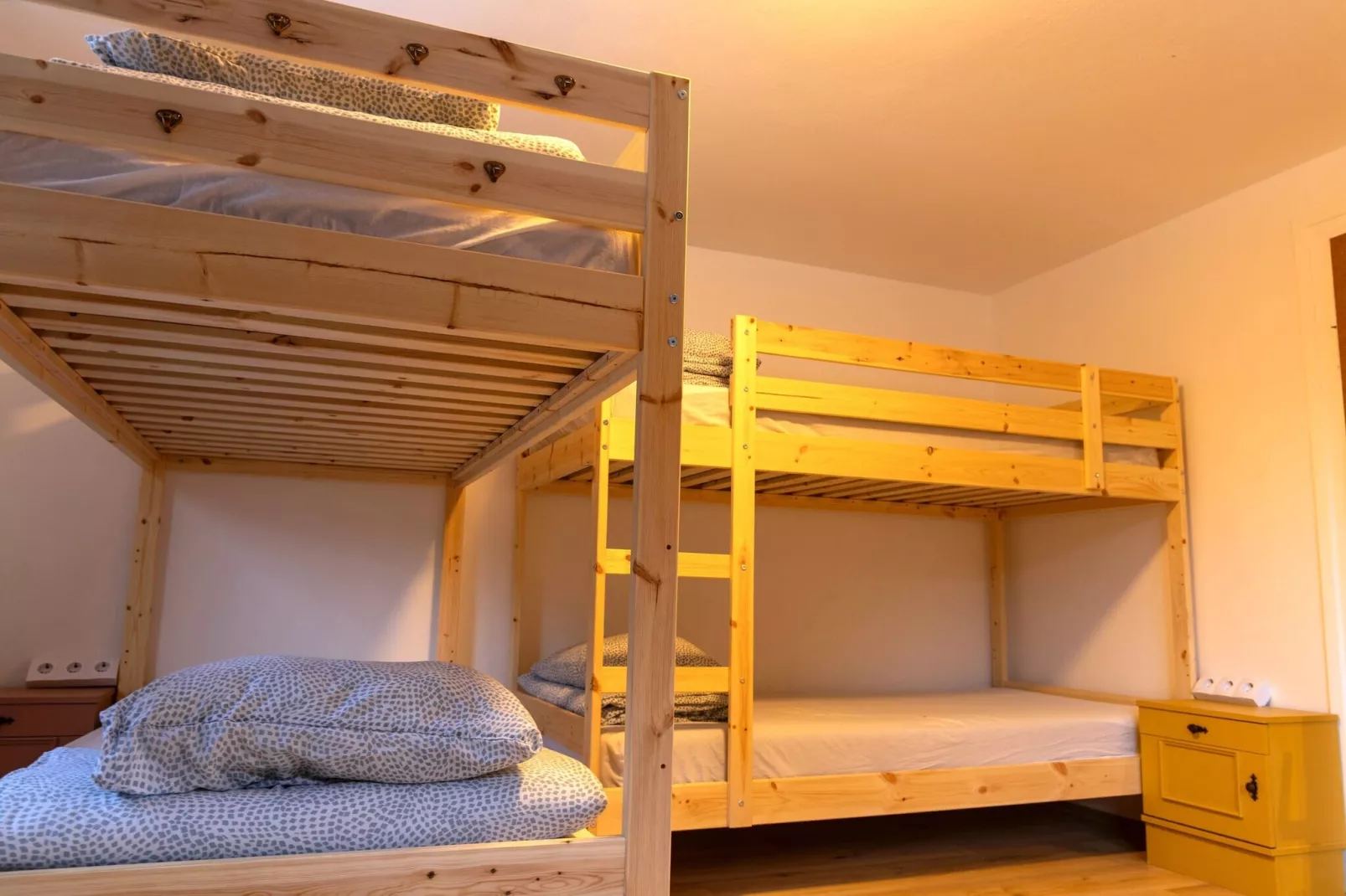 Backyard Mountain Hostel-Bedroom
