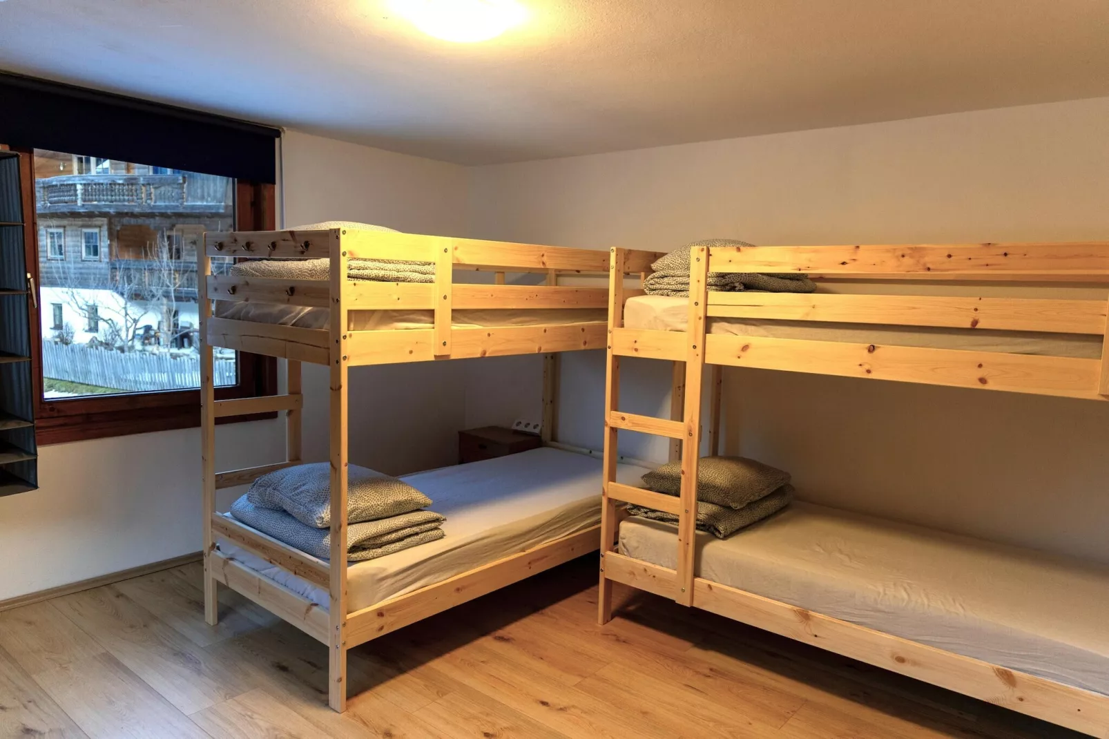 Backyard Mountain Hostel-Bedroom
