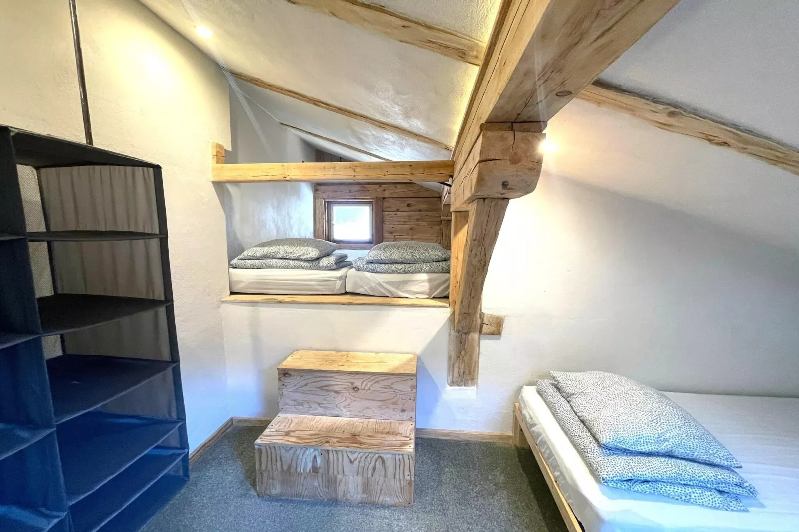 Backyard Mountain Hostel-Bedroom