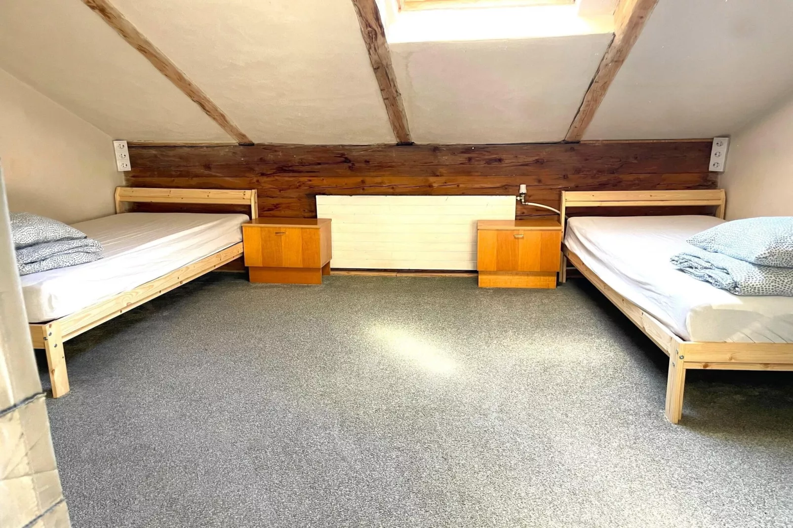 Backyard Mountain Hostel-Bedroom