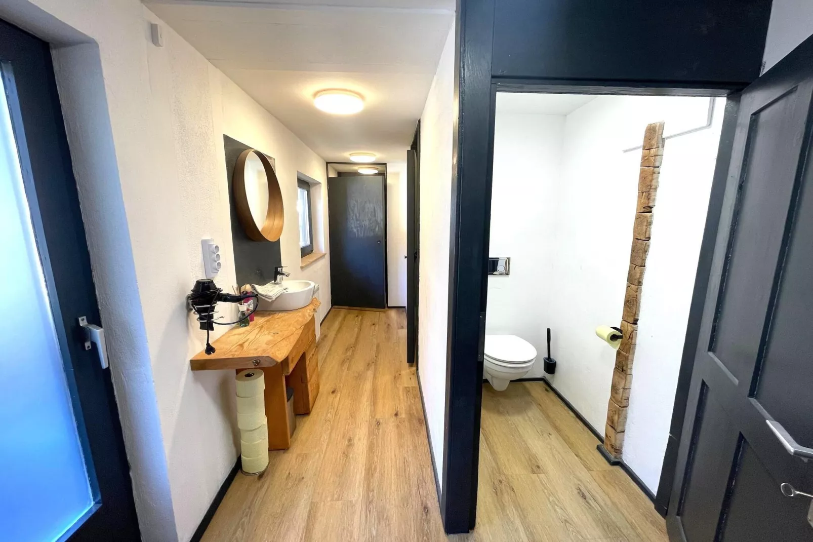 Backyard Mountain Hostel-Bathroom
