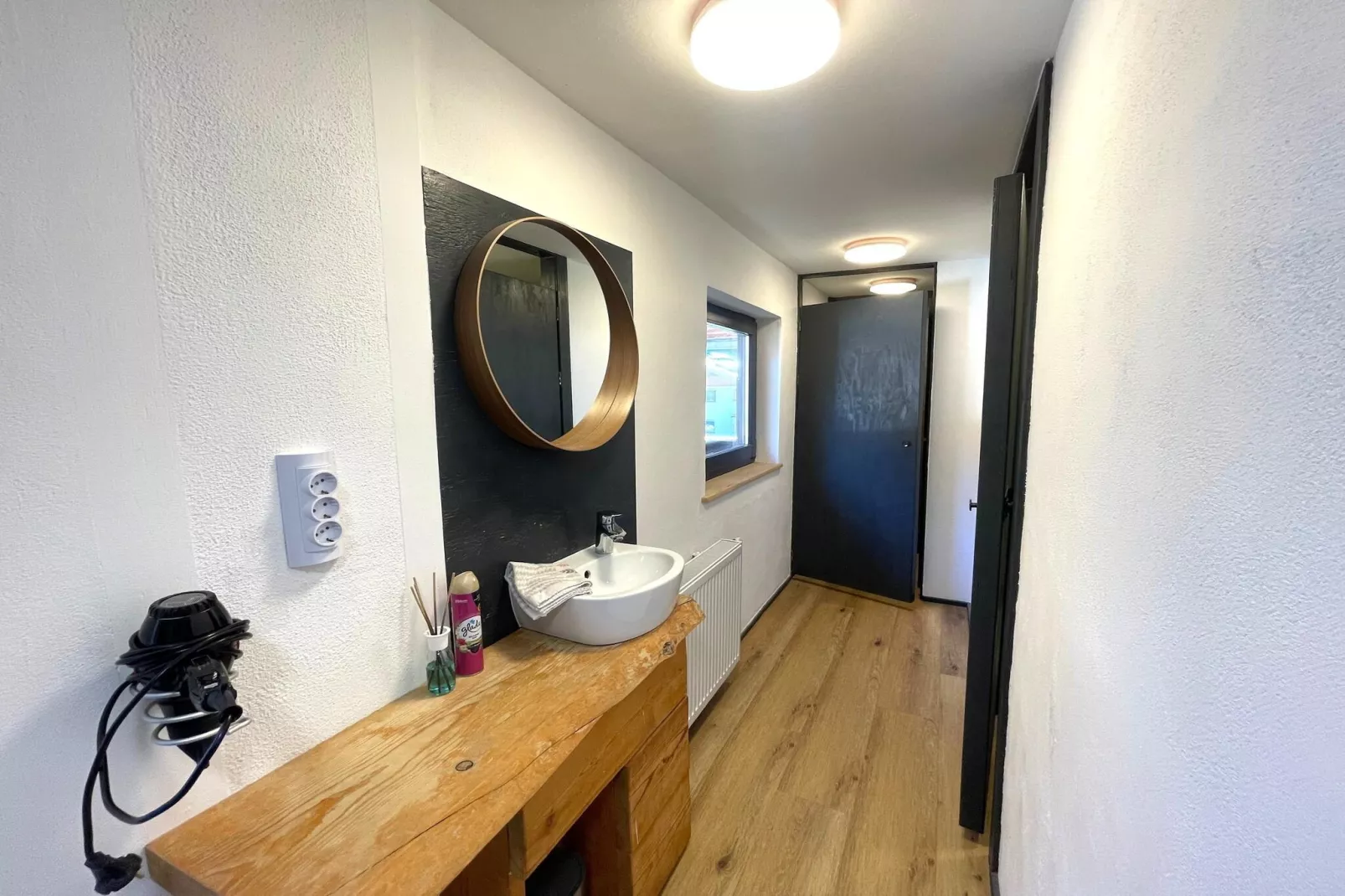 Backyard Mountain Hostel-Bathroom