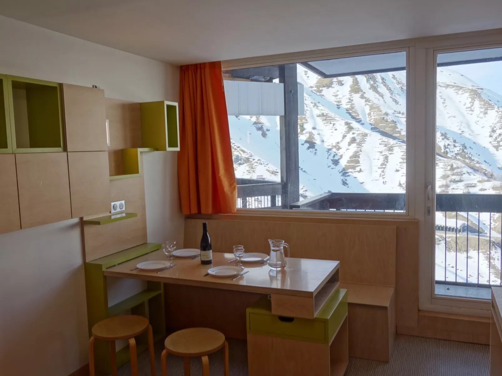 Home Club (Lavachet)-Drinnen