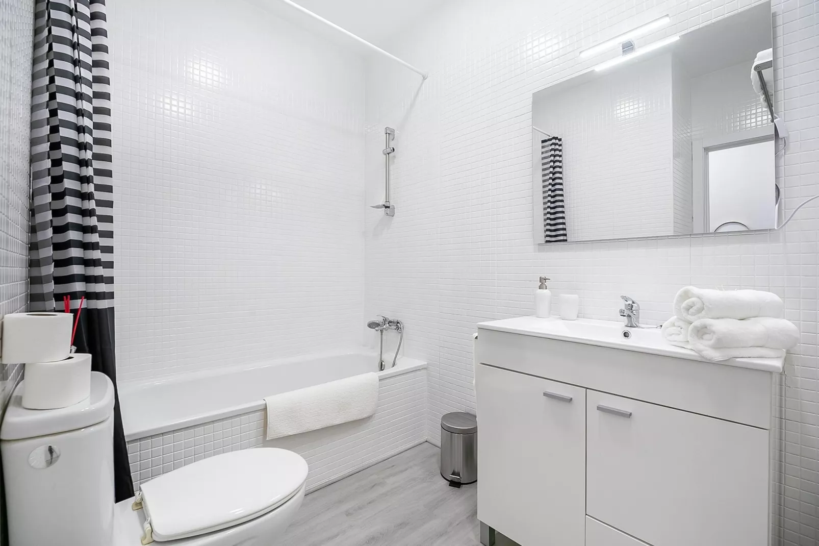 Tossa Apartment-Badezimmer