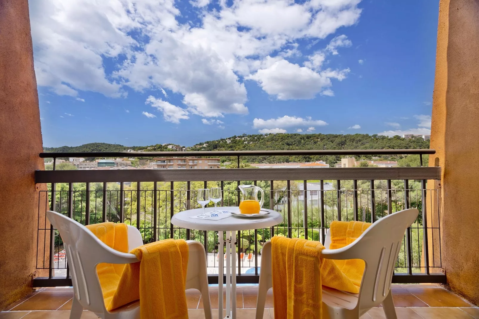 Tossa Apartment-Ambiente