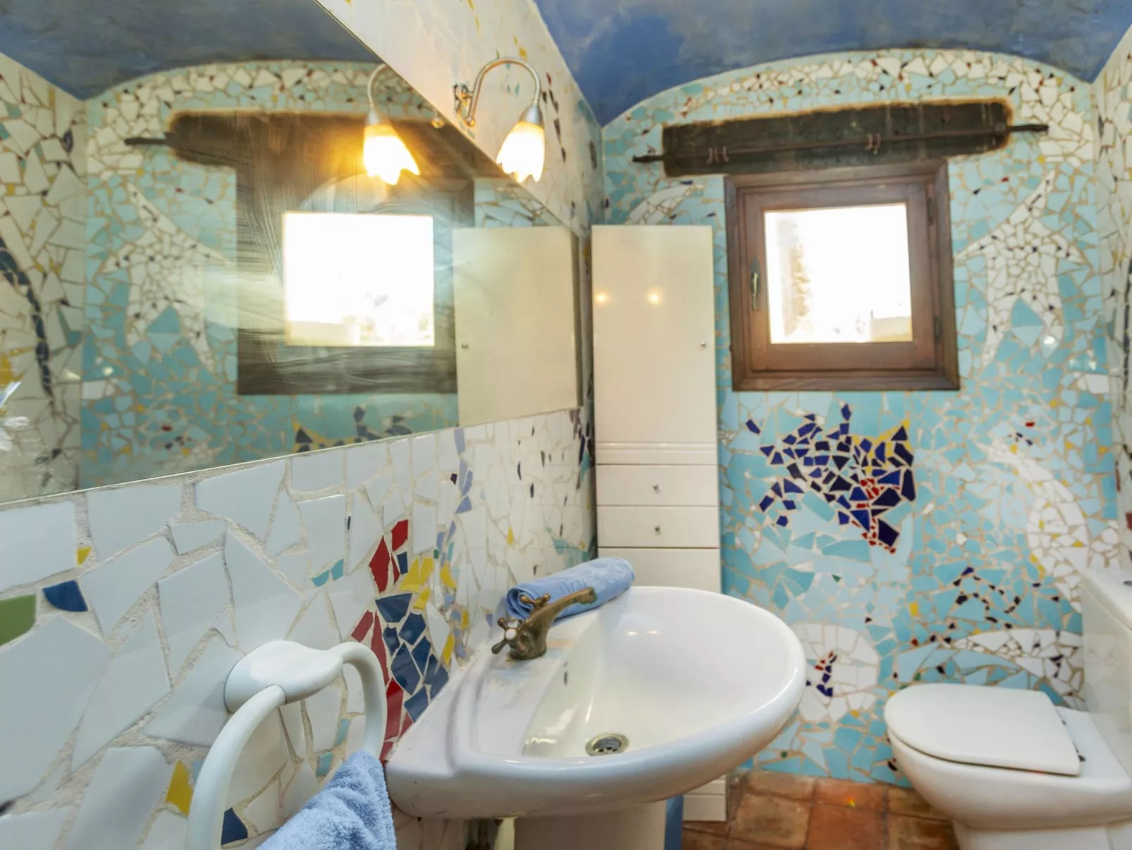 Santorini-Inside