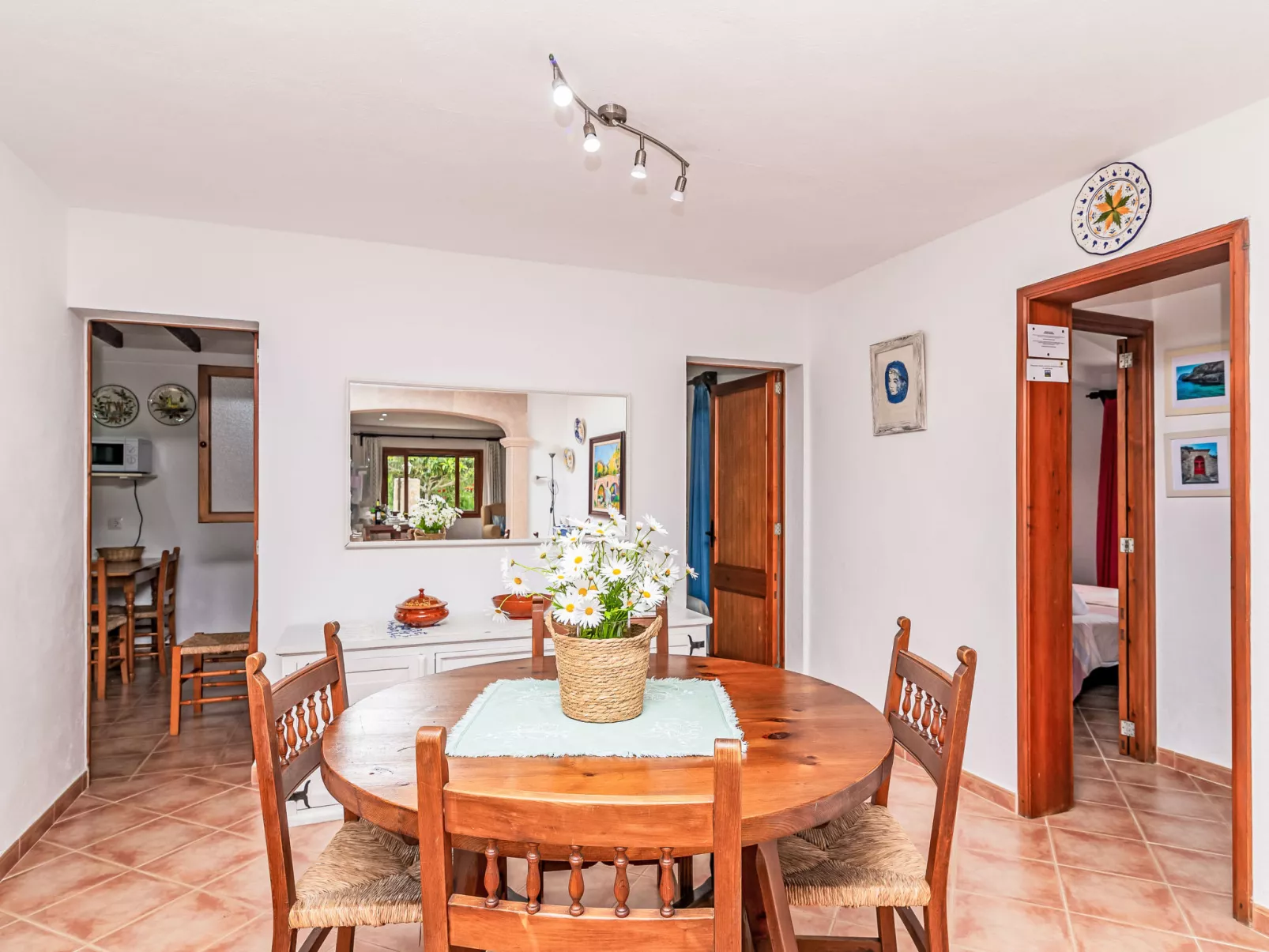 Villa Colonya Jaume-Inside