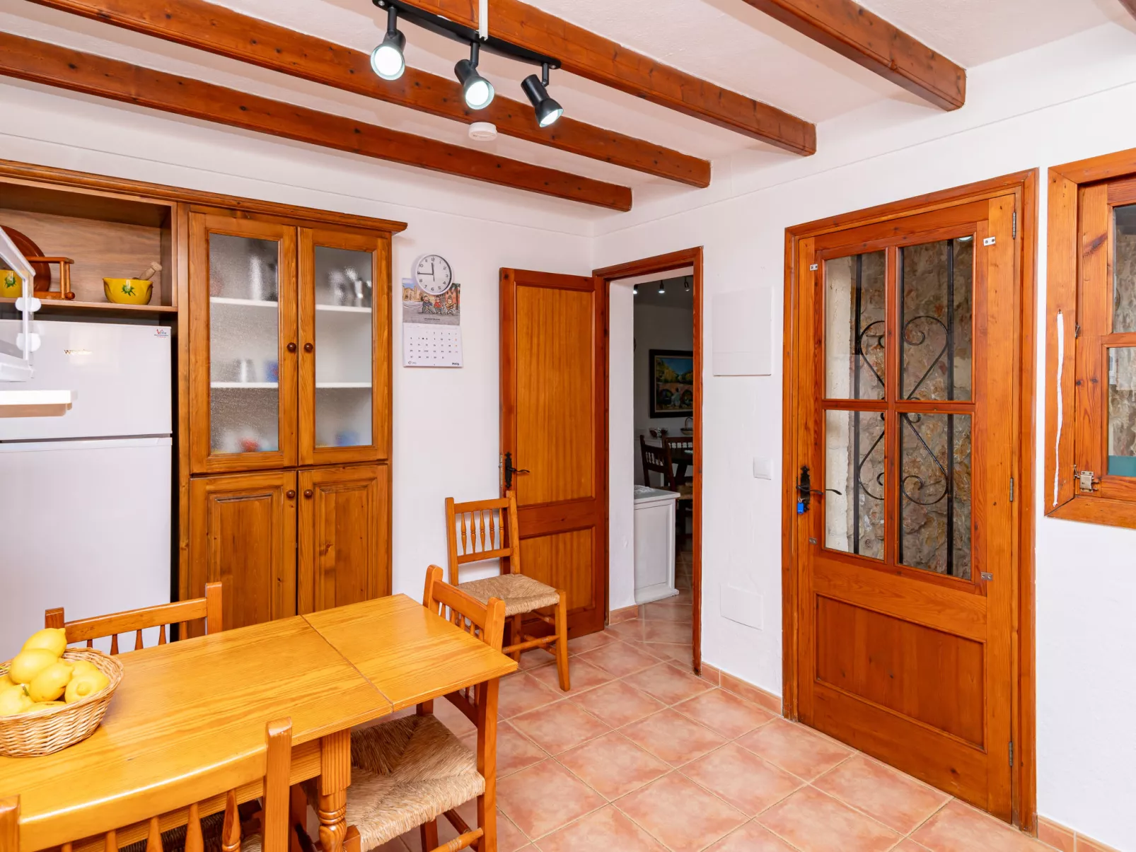 Villa Colonya Jaume-Inside