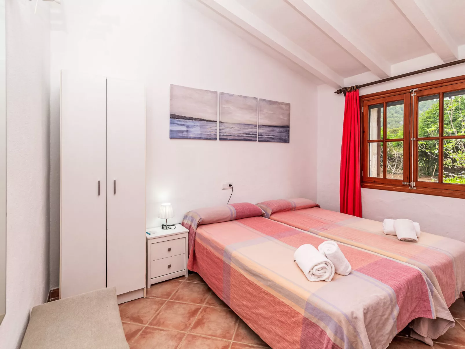 Villa Colonya Jaume-Inside